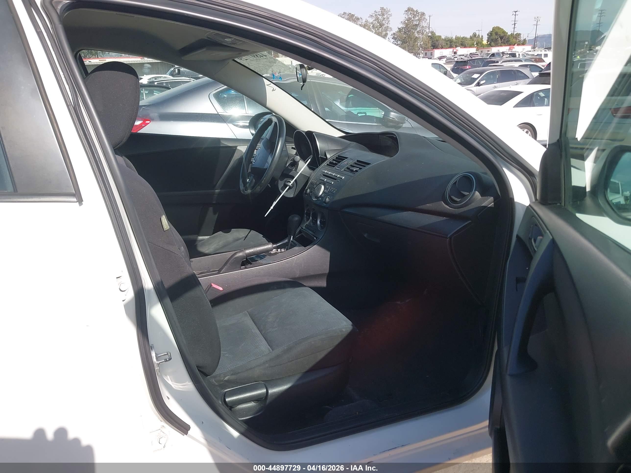 MAZDA MAZDA3 image 5