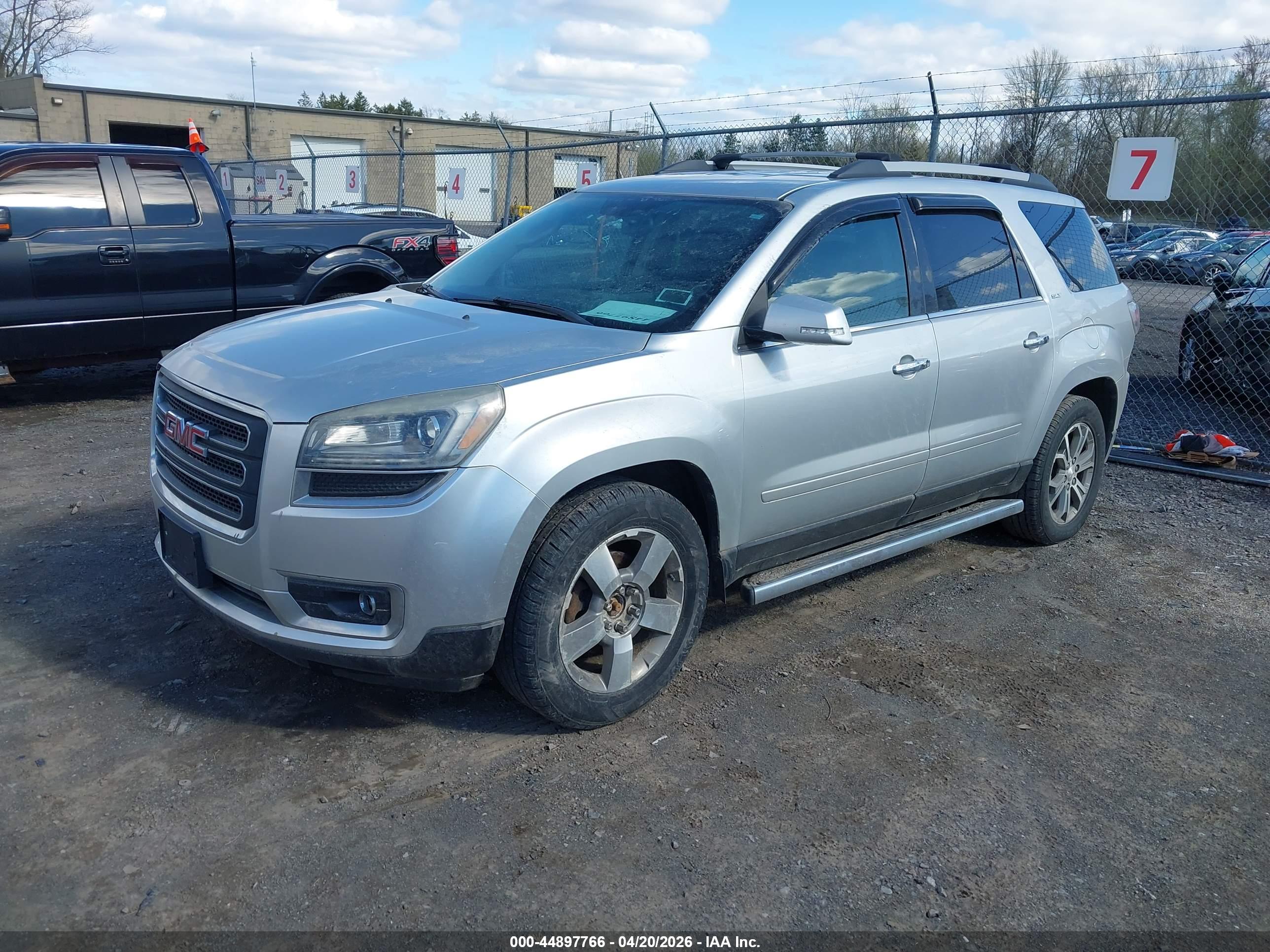 GMC ACADIA image 2