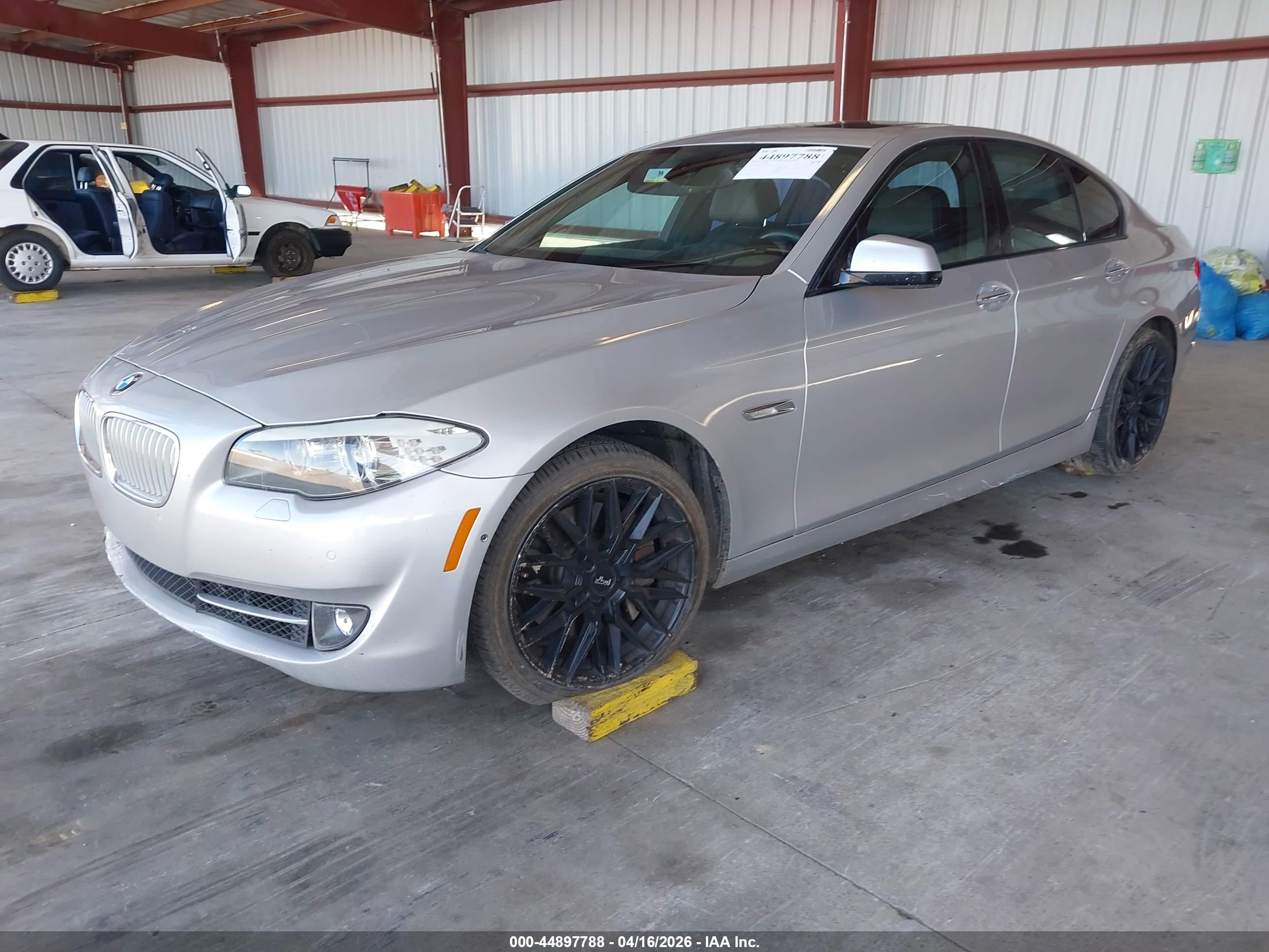 BMW 550I image 2
