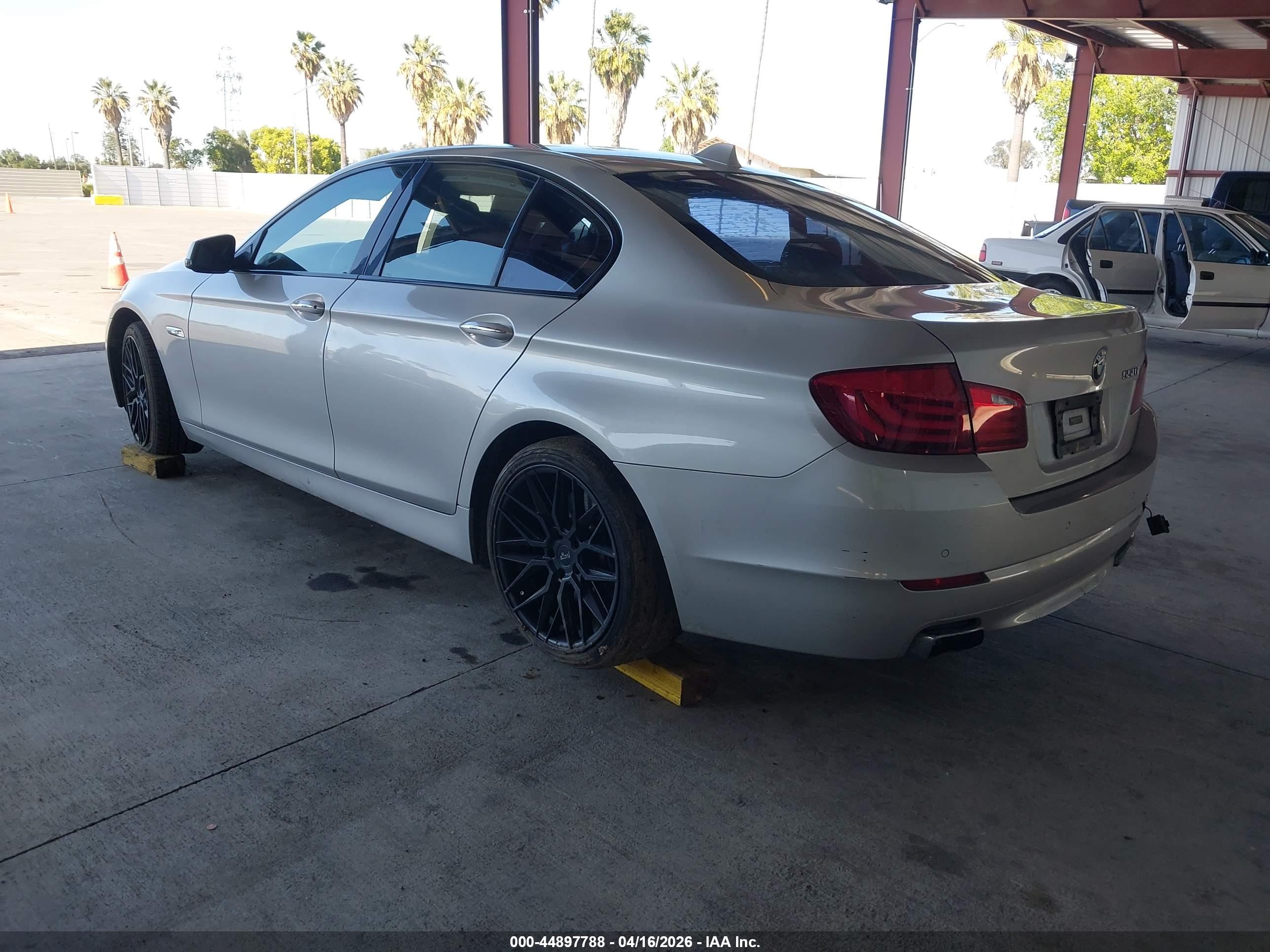 BMW 550I image 3
