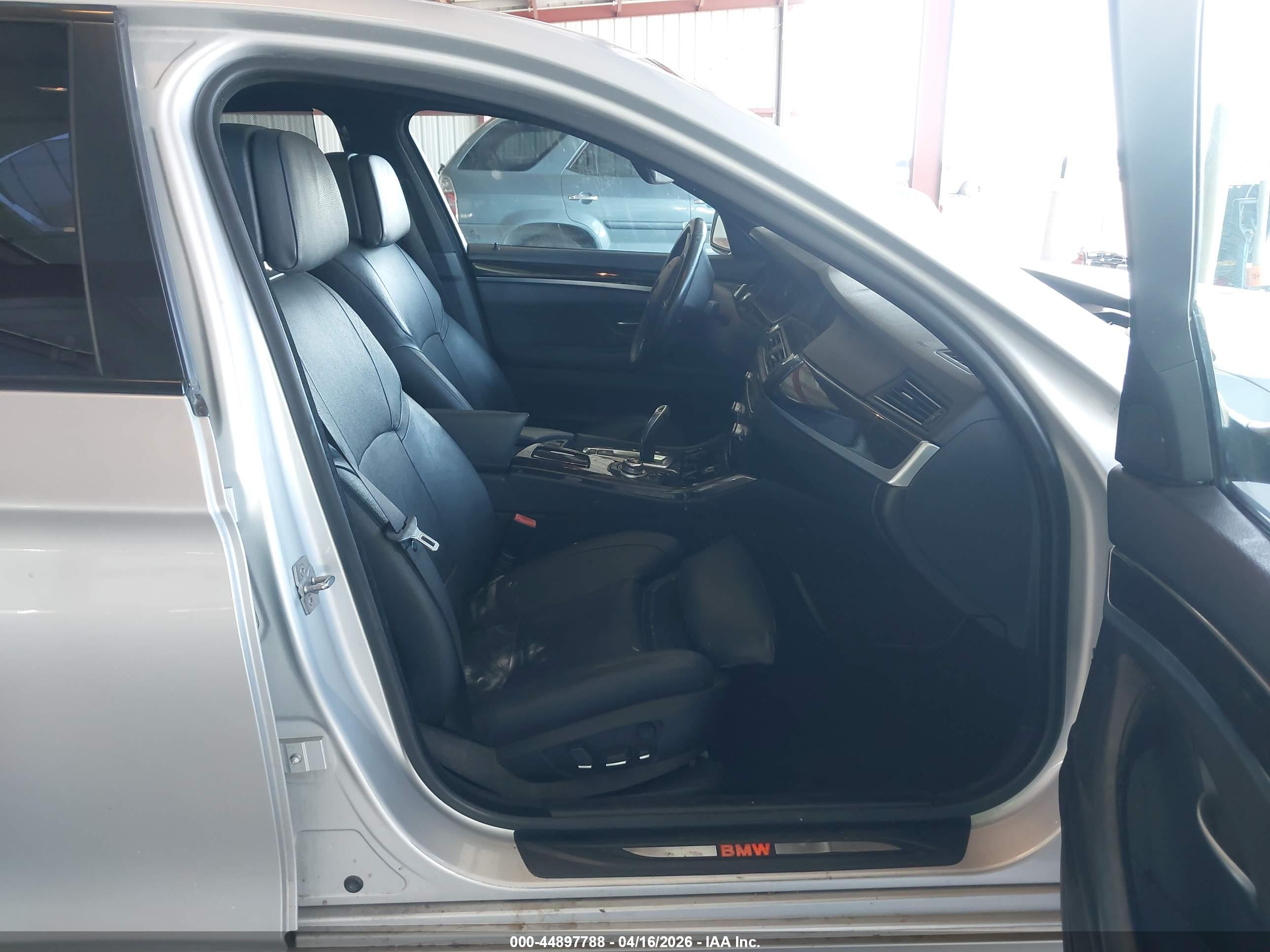 BMW 550I image 5