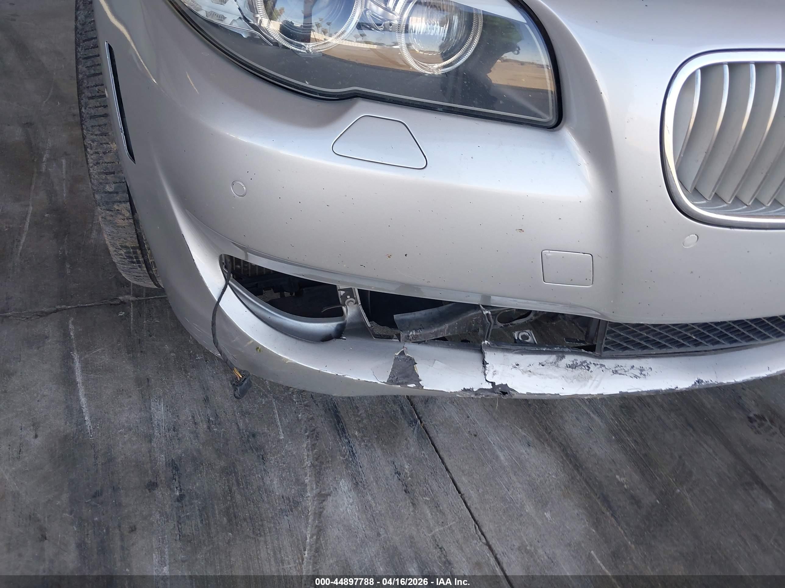 BMW 550I image 6