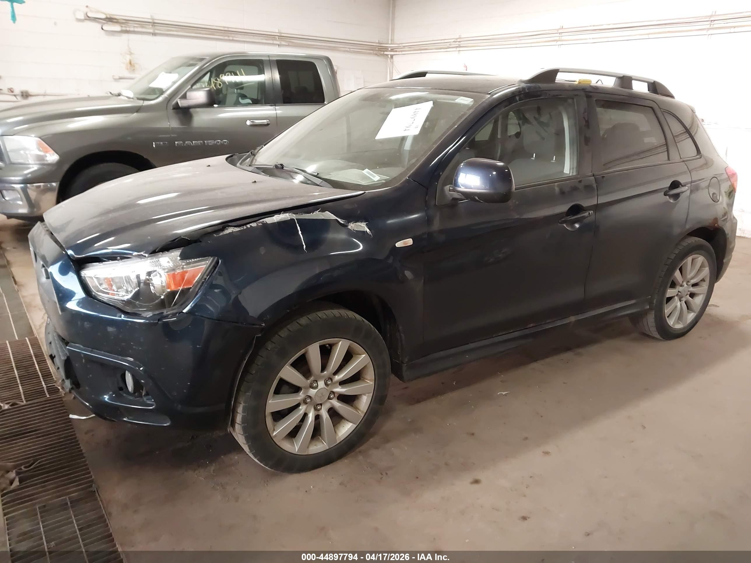 MITSUBISHI OUTLANDER image 2