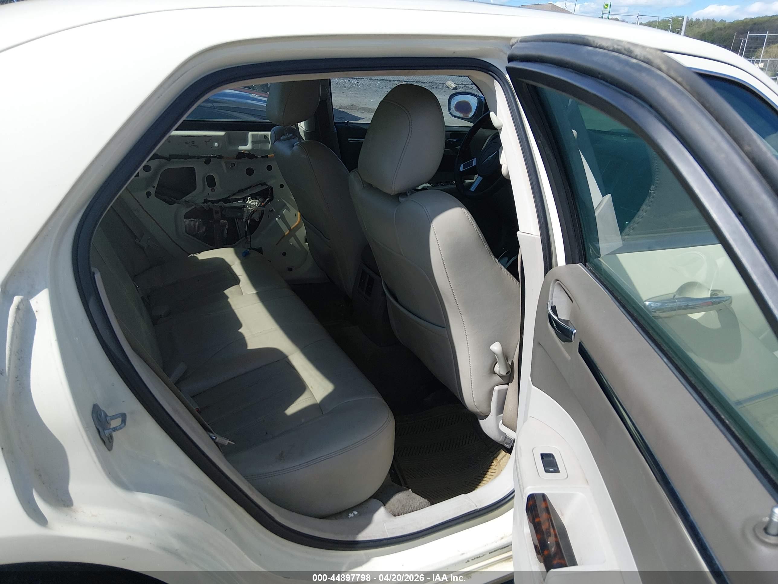 CHRYSLER 300C image 8
