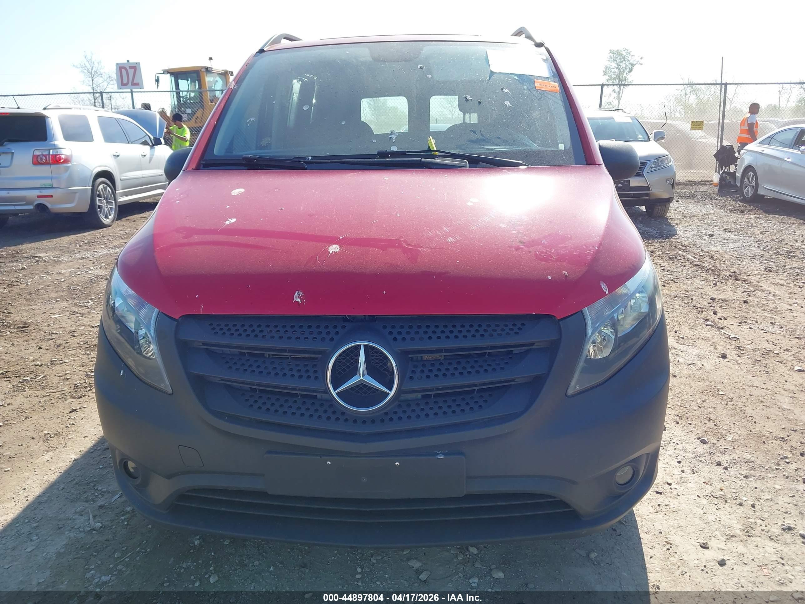 MERCEDES-BENZ METRIS image 6