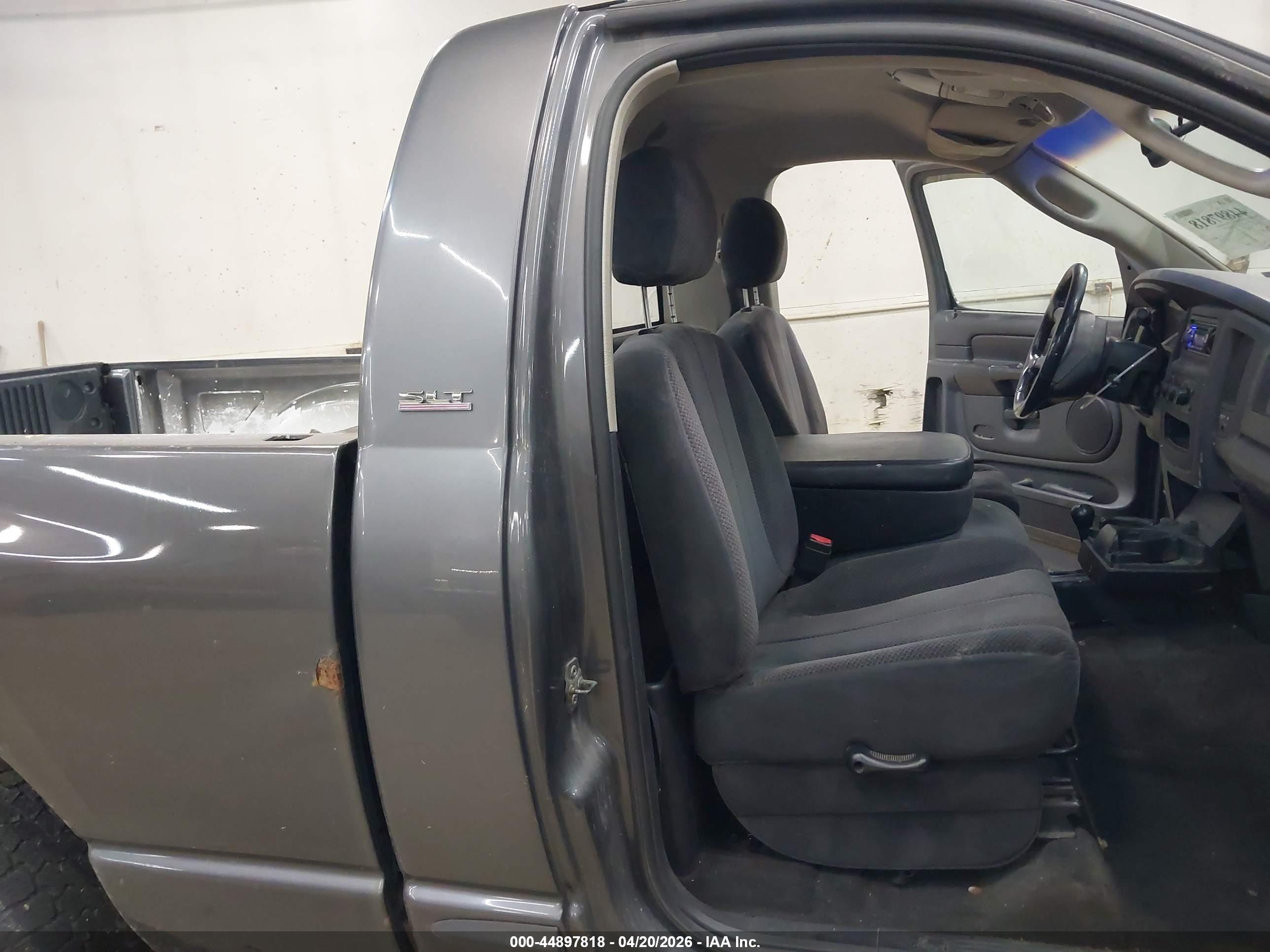 DODGE RAM image 8