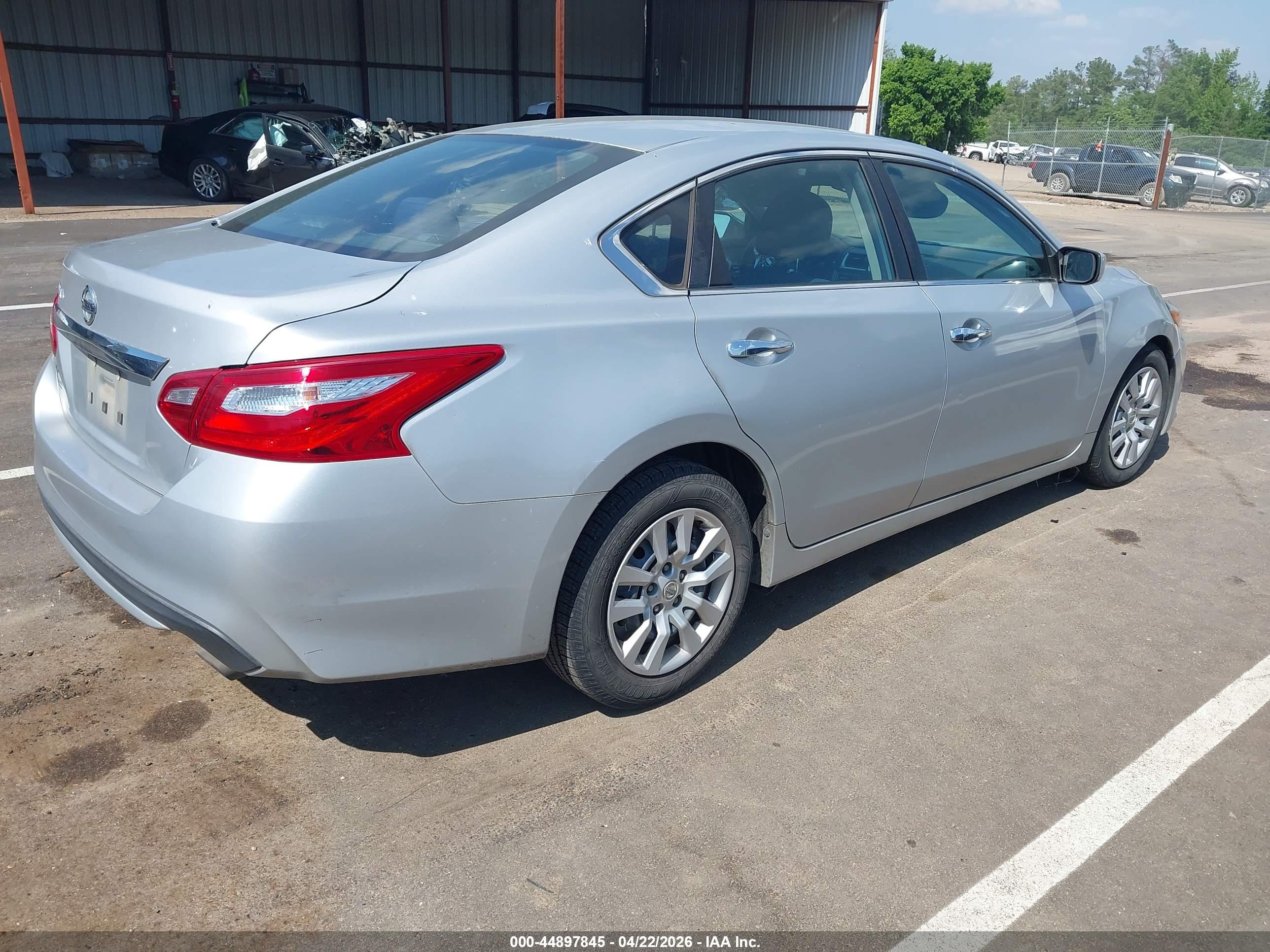 NISSAN ALTIMA image 4
