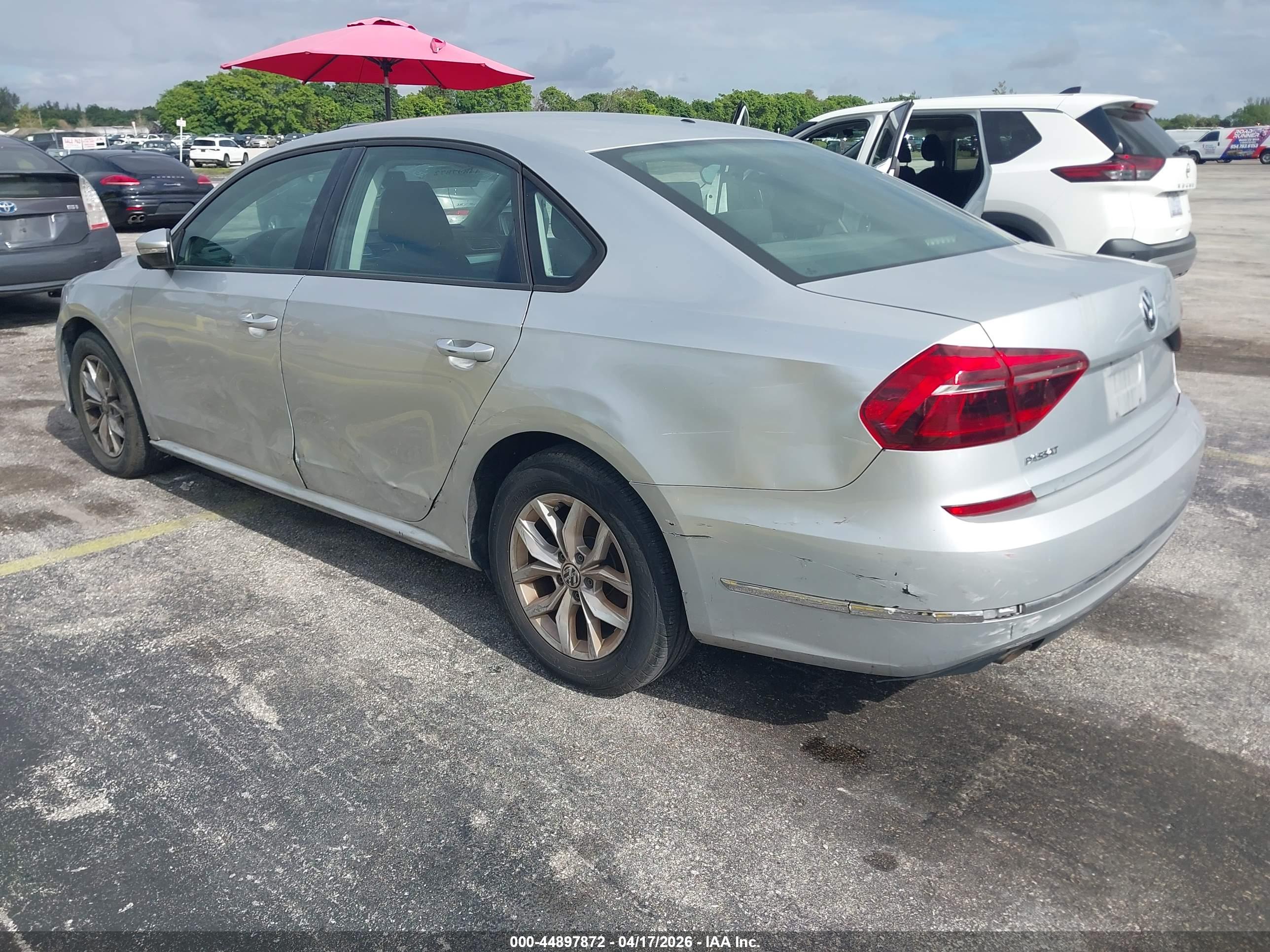 VOLKSWAGEN PASSAT image 3
