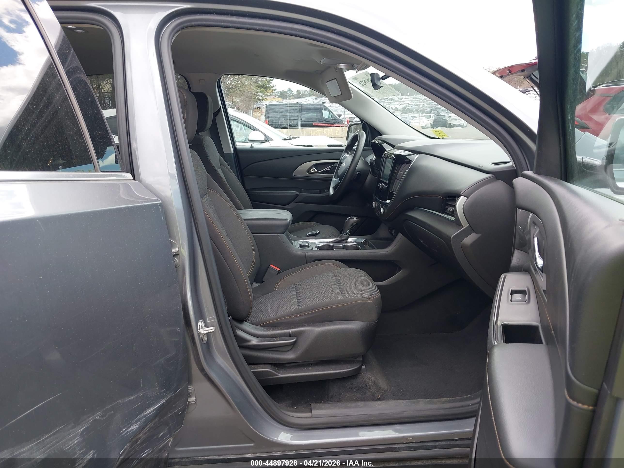 CHEVROLET TRAVERSE image 5