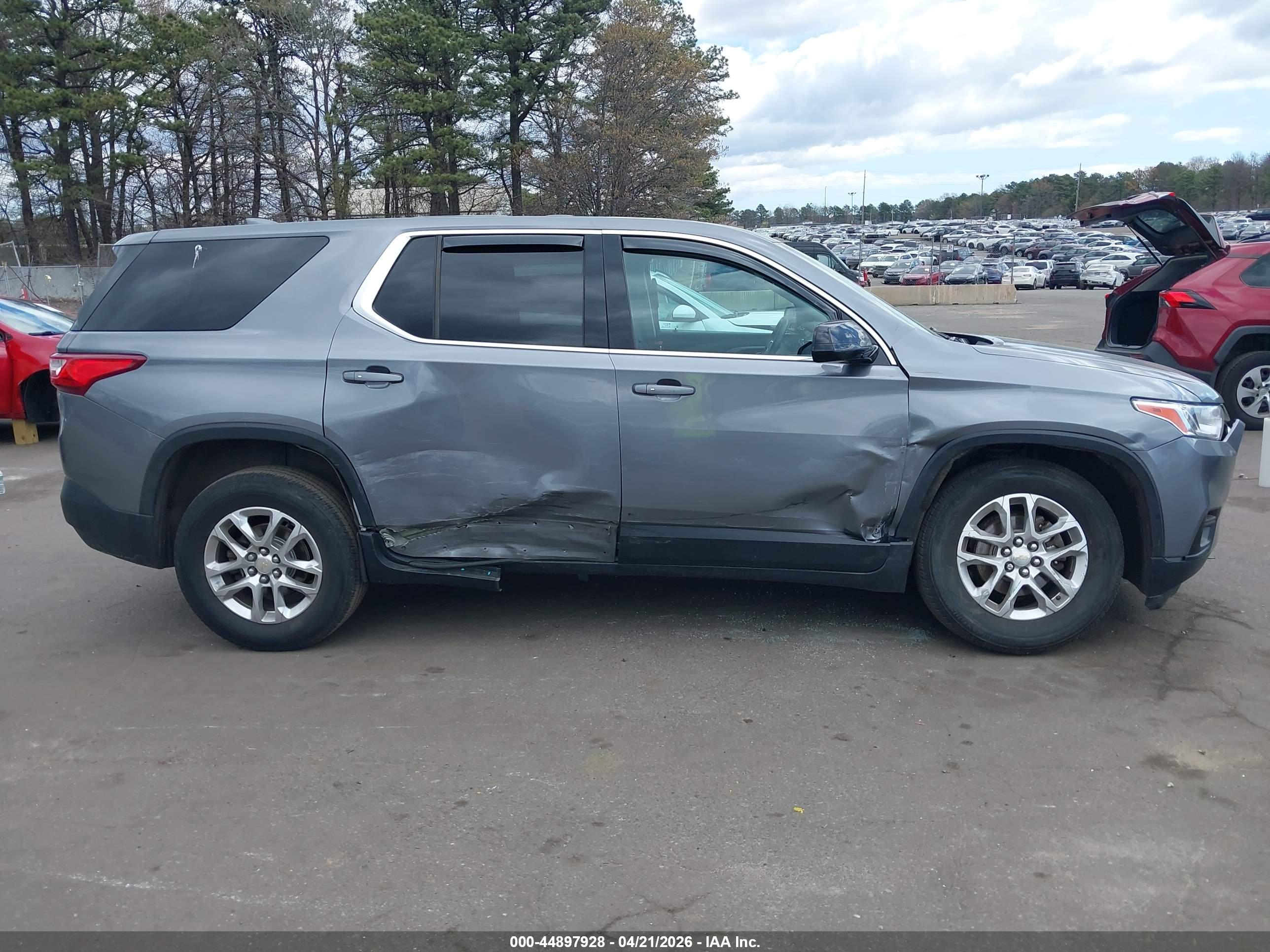 CHEVROLET TRAVERSE image 6