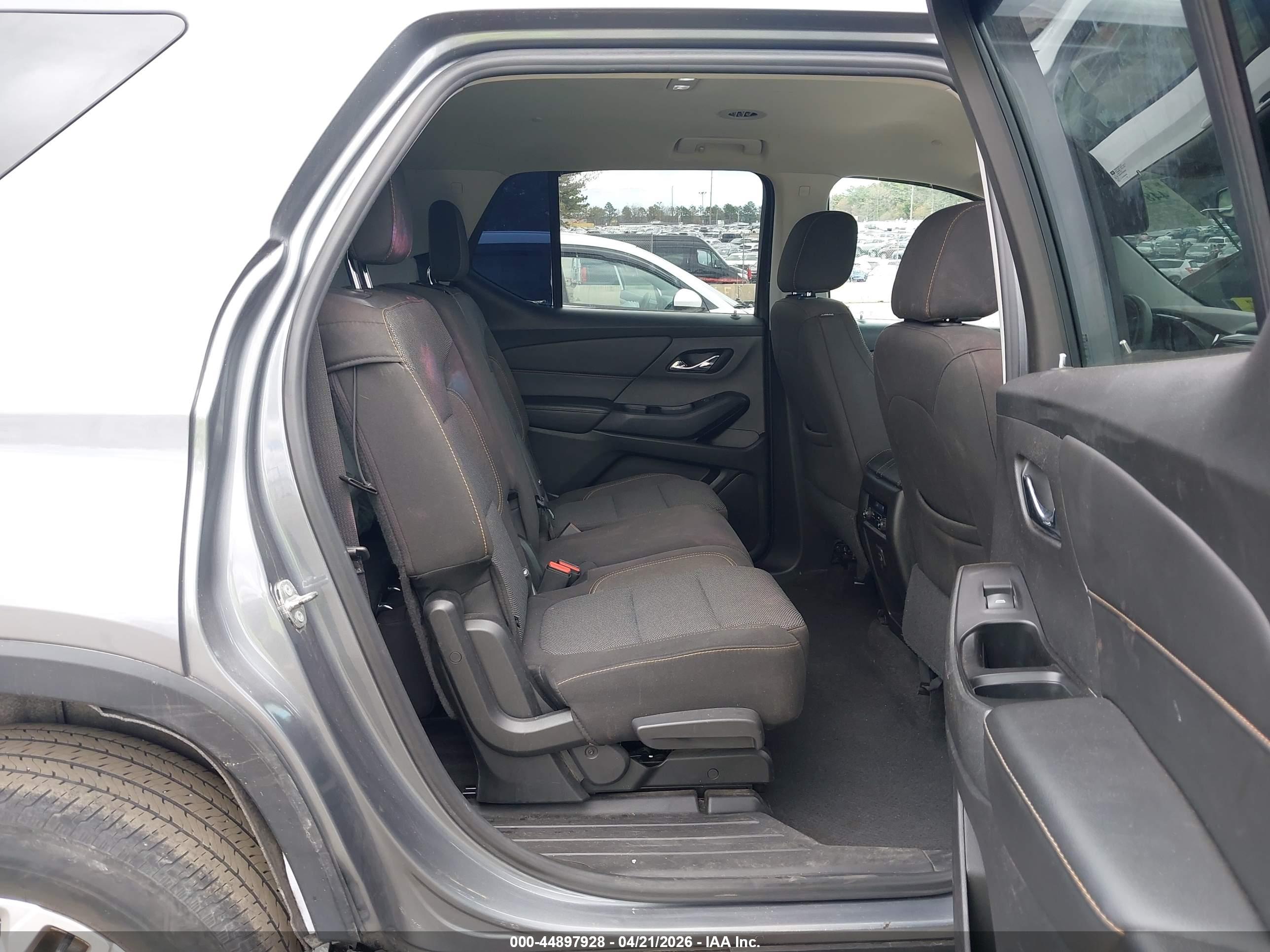 CHEVROLET TRAVERSE image 8