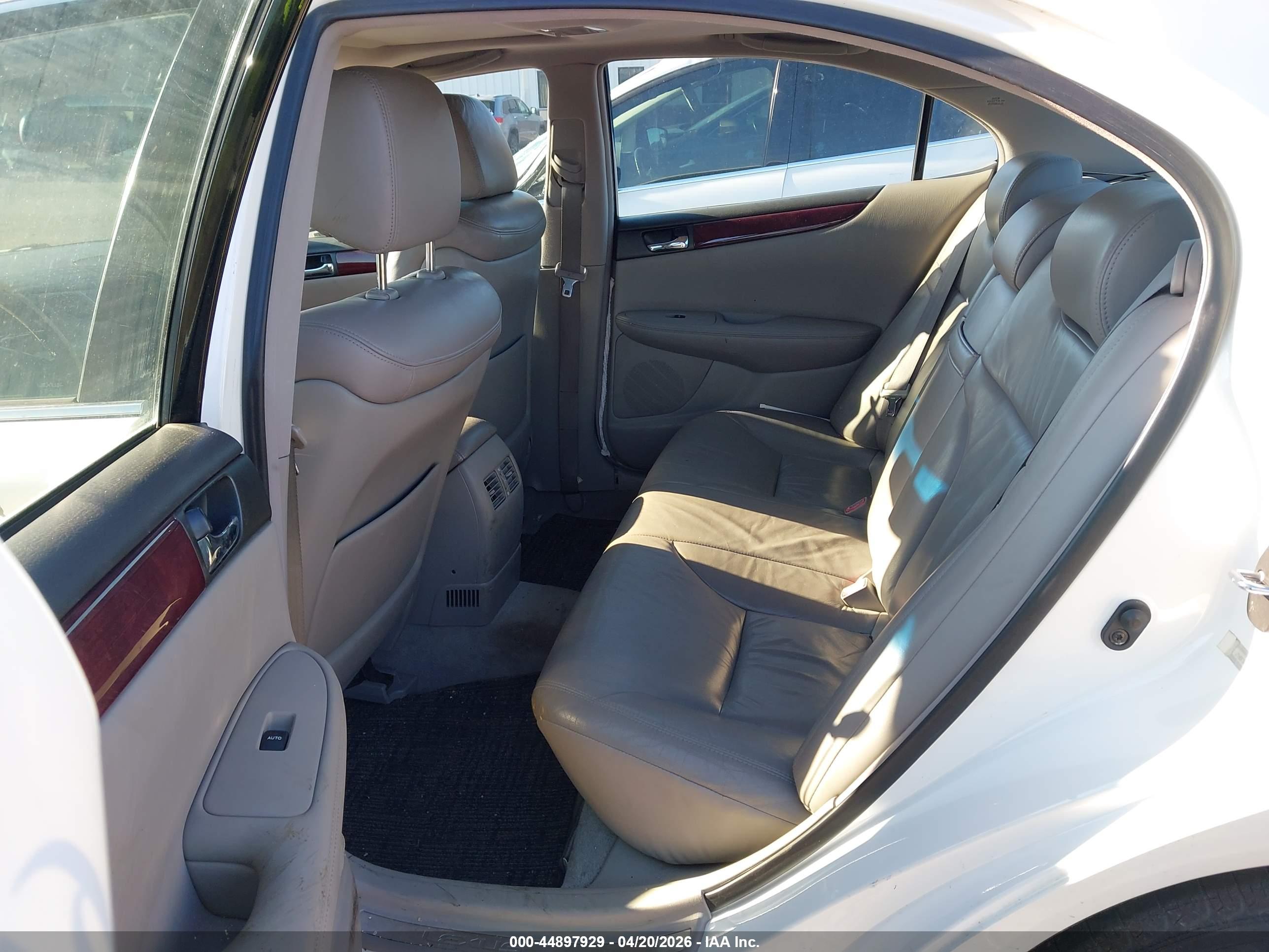 LEXUS ES image 8