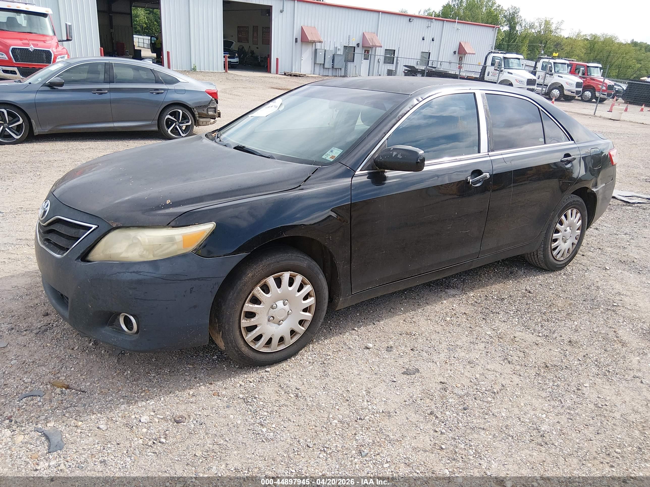 TOYOTA CAMRY image 2