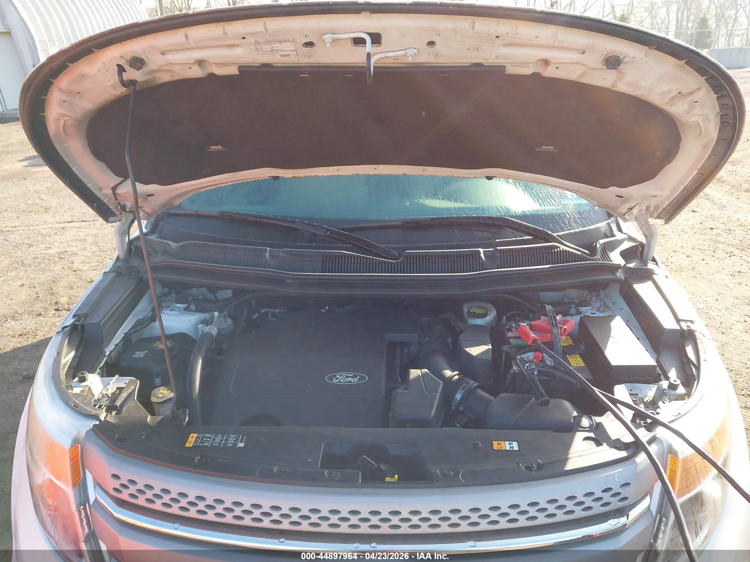 FORD EXPLORER image 10