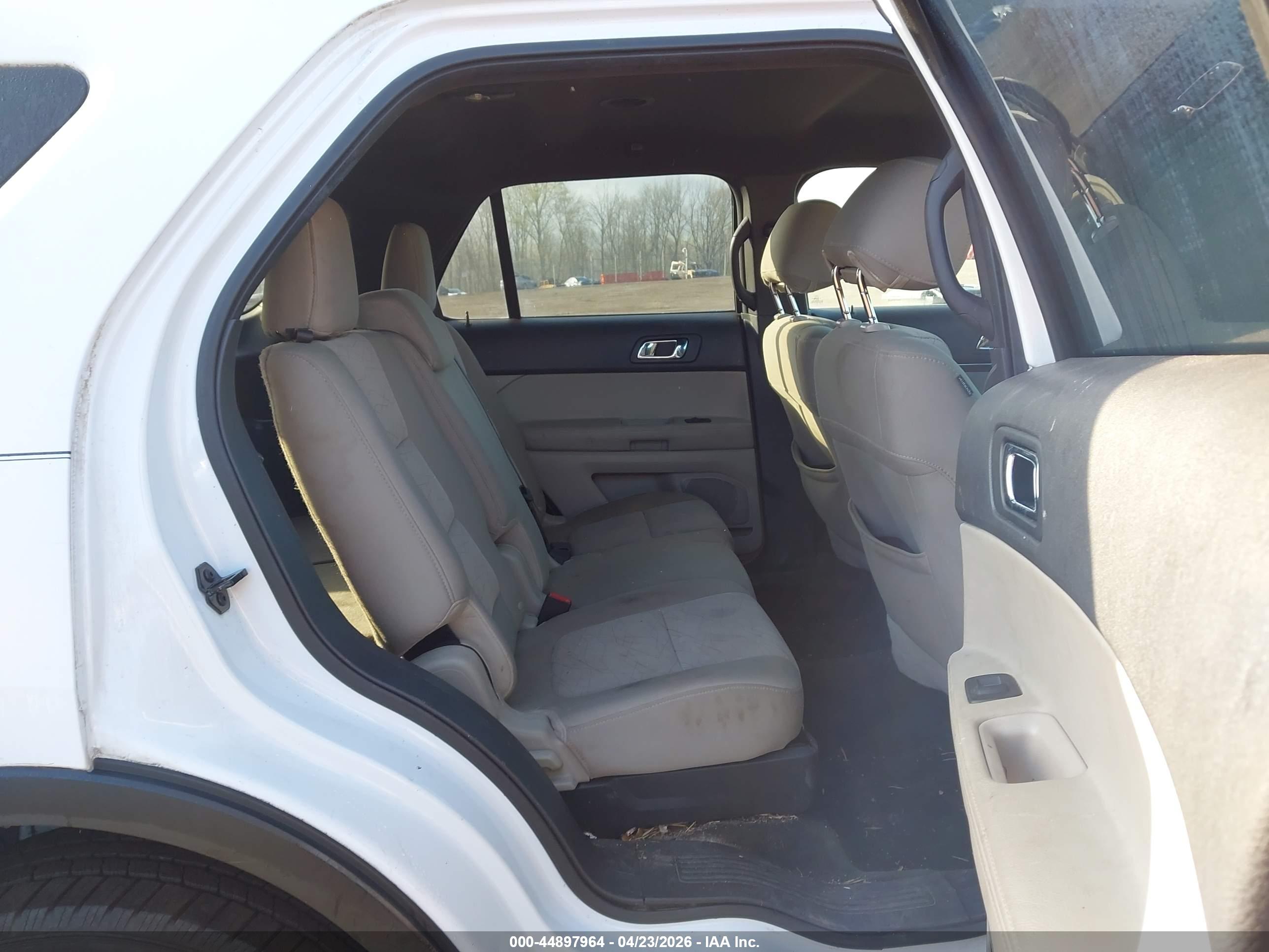 FORD EXPLORER image 8