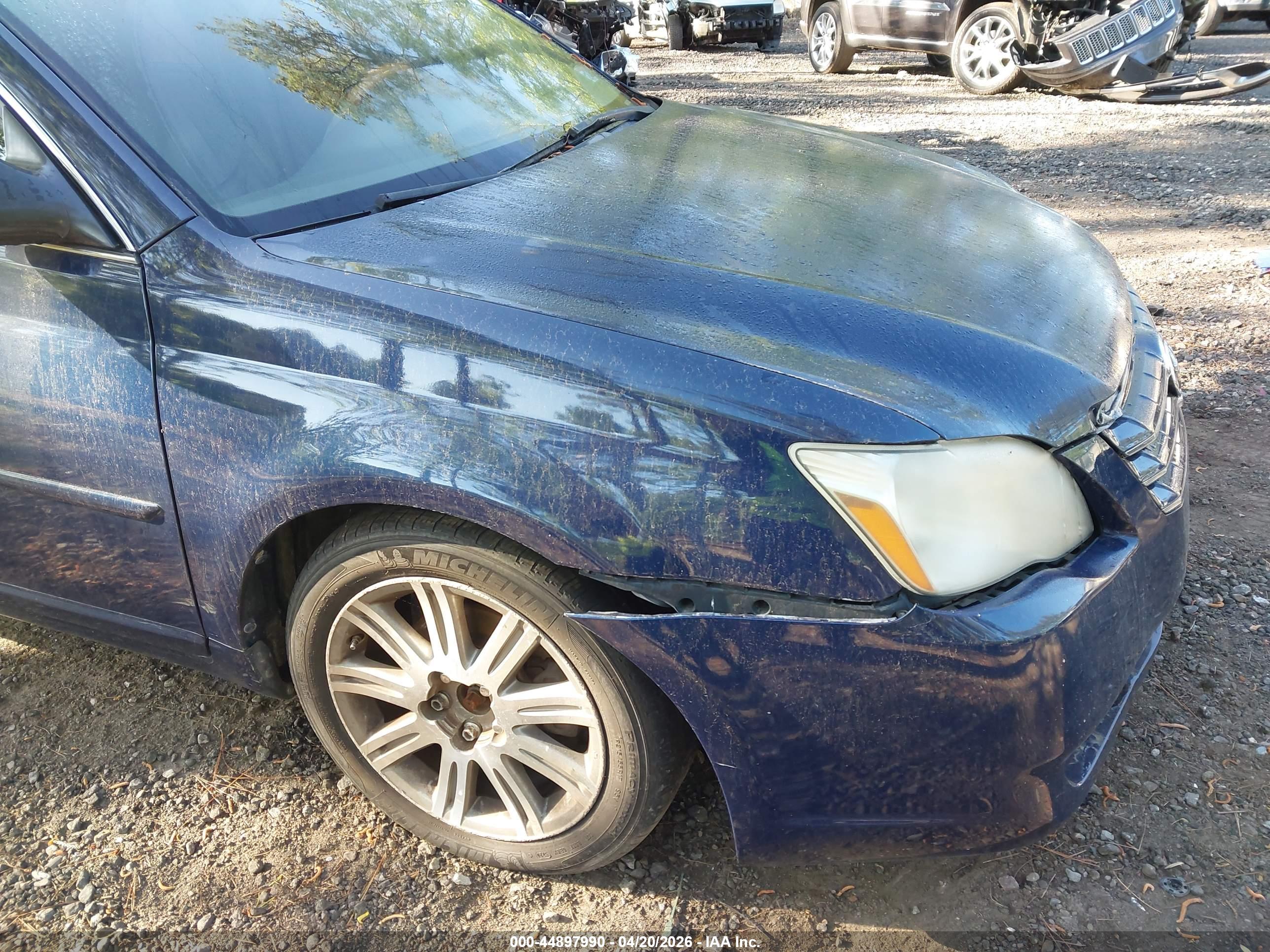TOYOTA AVALON image 6