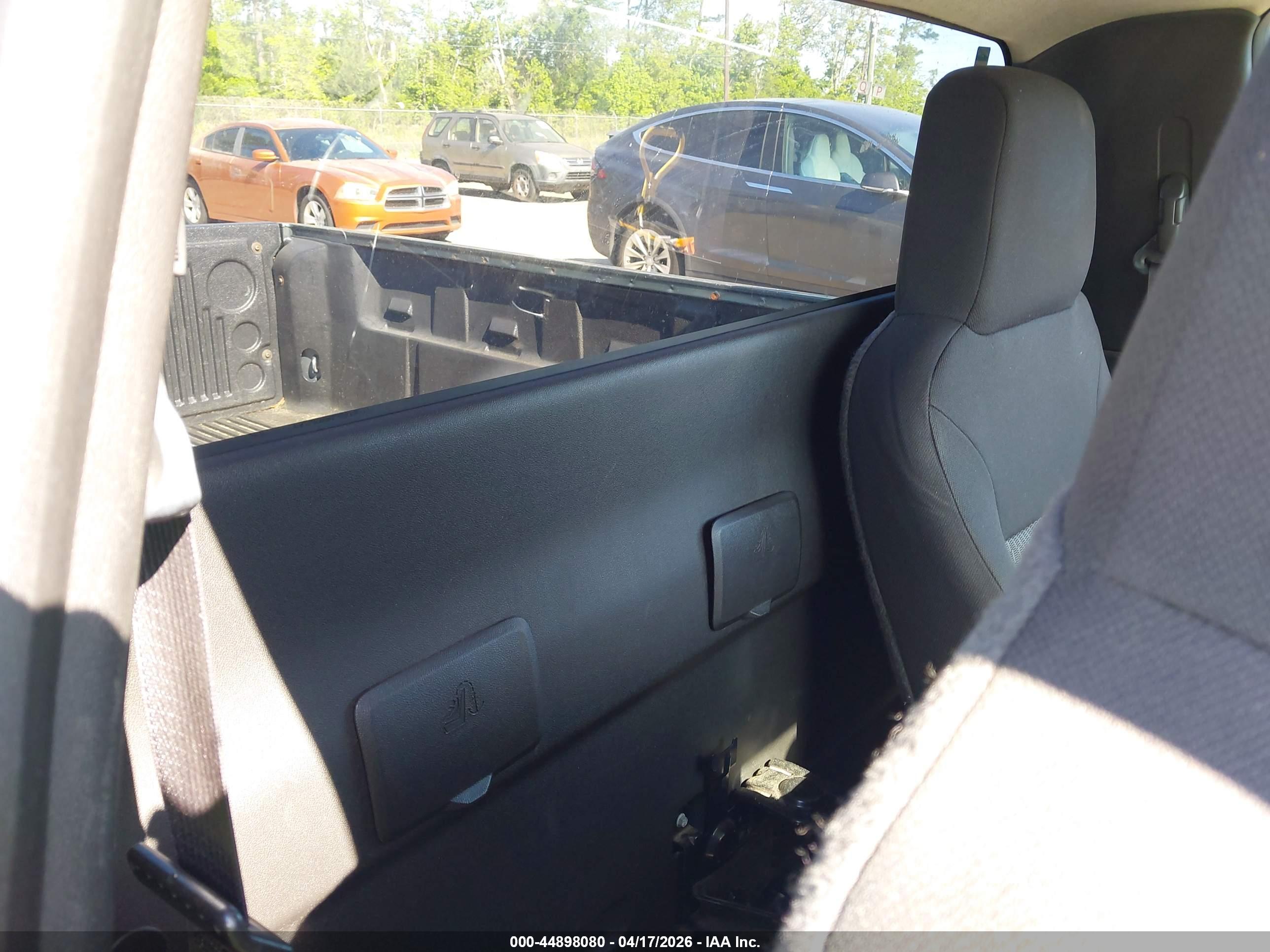 CHEVROLET COLORADO image 8