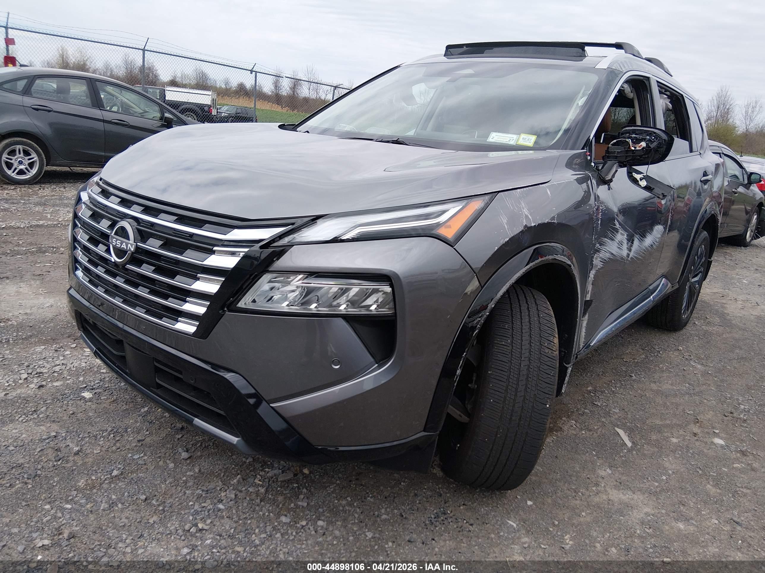 NISSAN ROGUE image 2