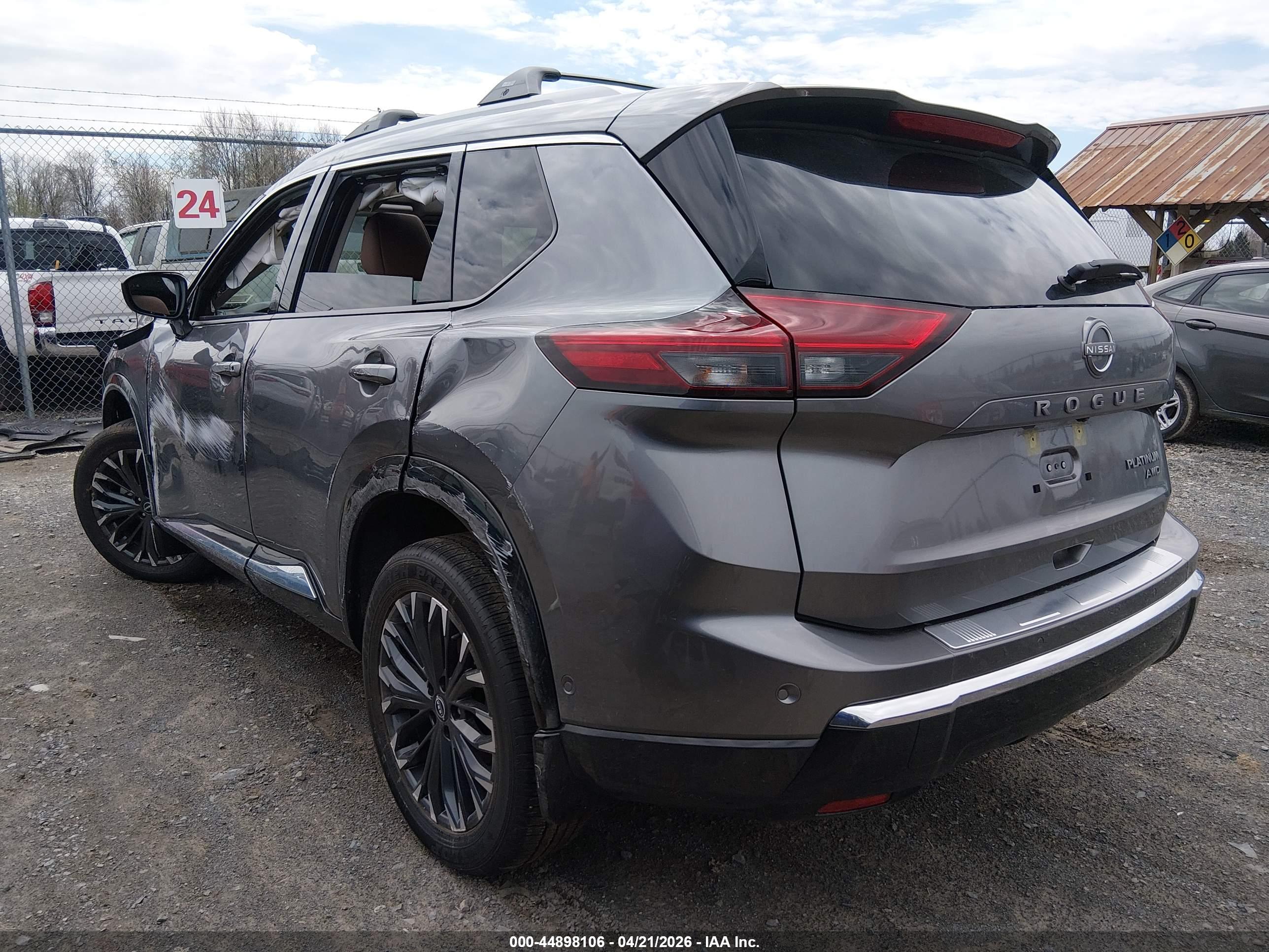 NISSAN ROGUE image 3