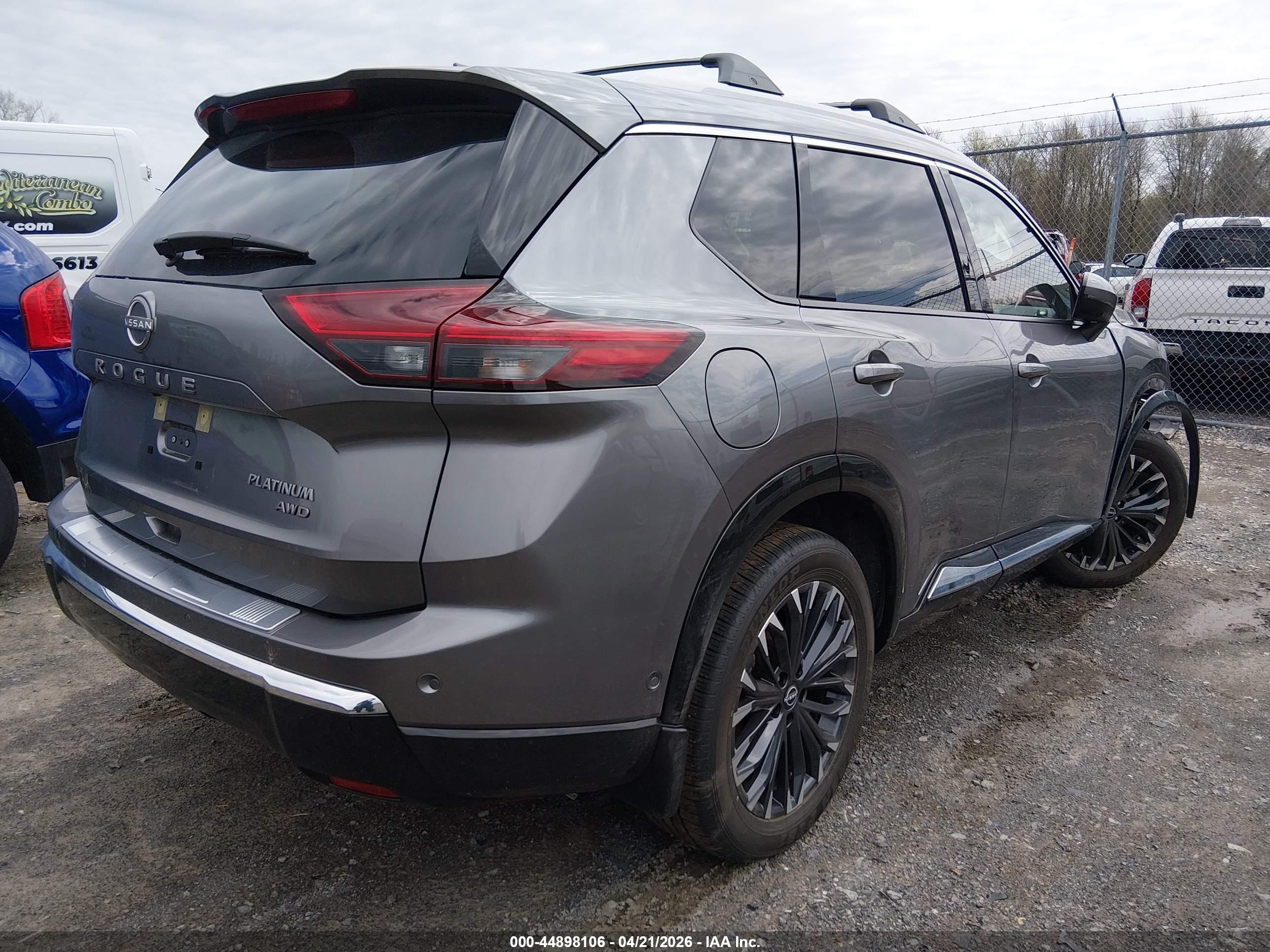 NISSAN ROGUE image 4