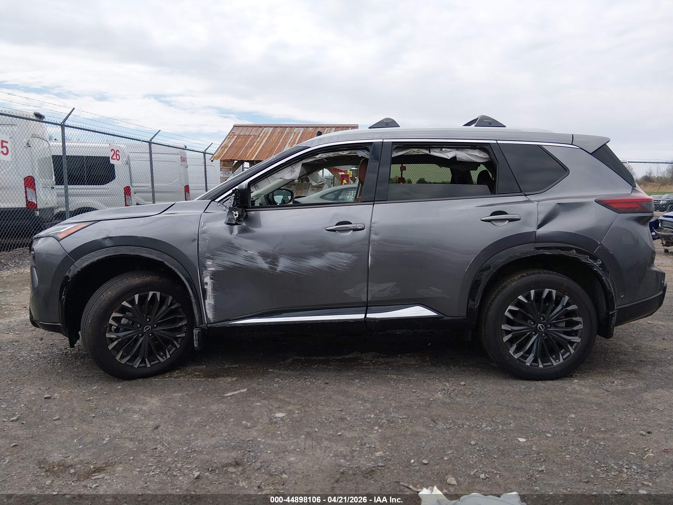 NISSAN ROGUE image 6
