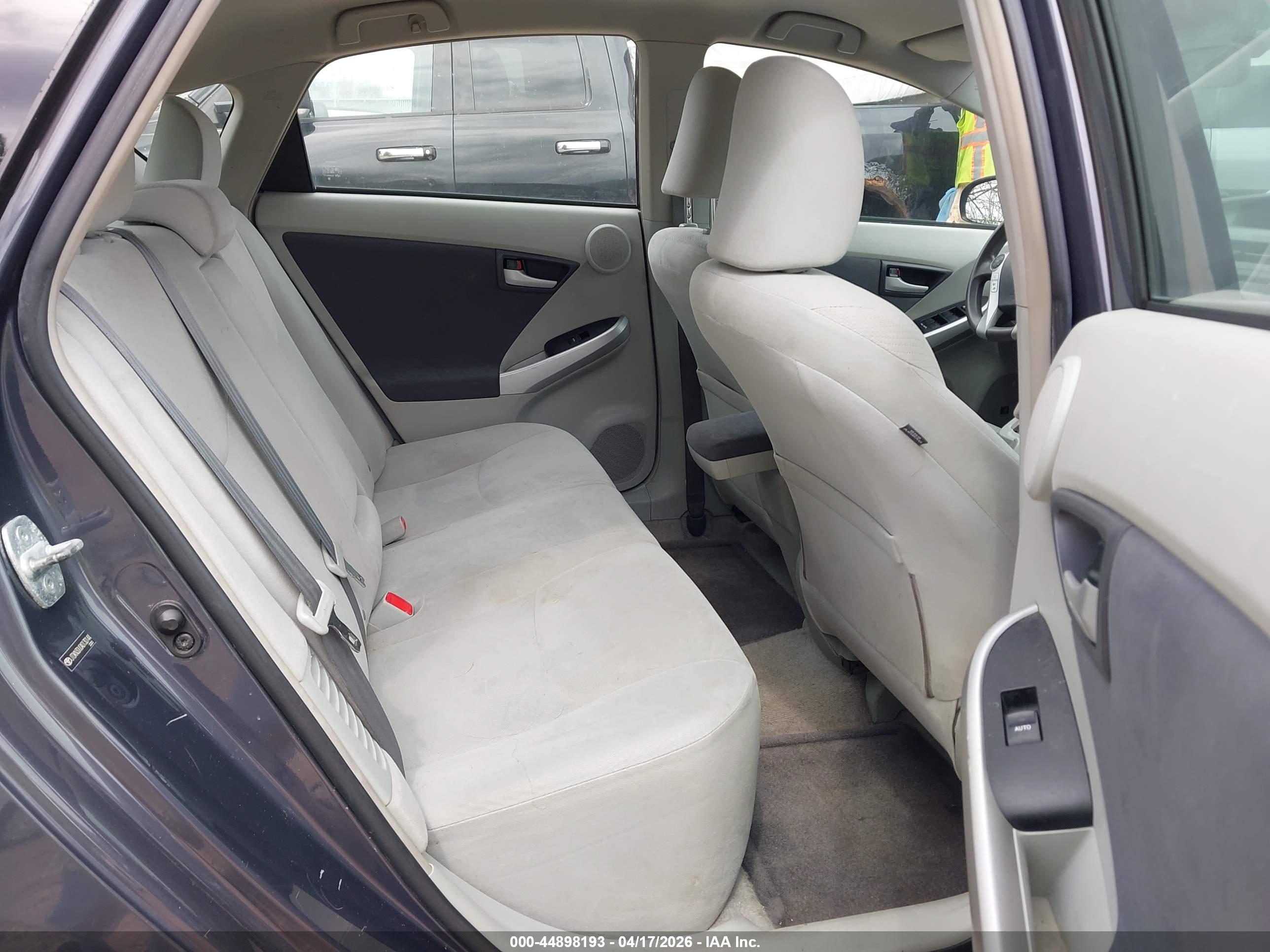 TOYOTA PRIUS image 8