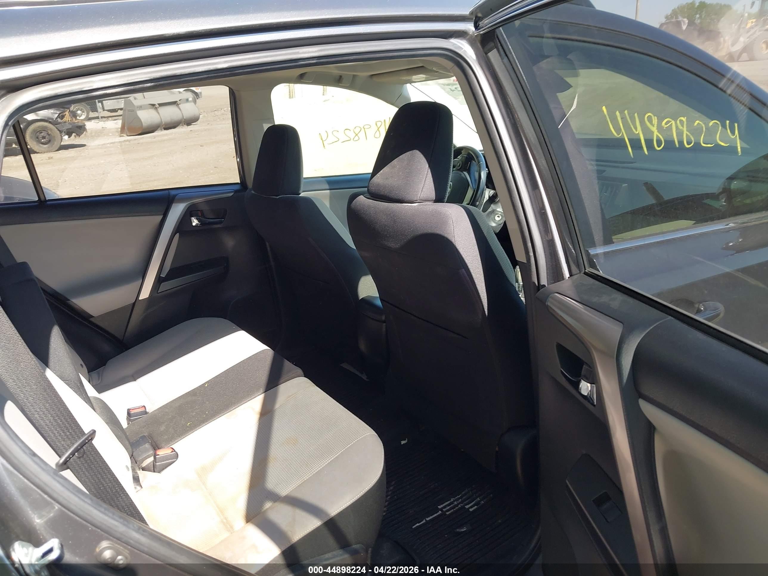 TOYOTA RAV4 image 8