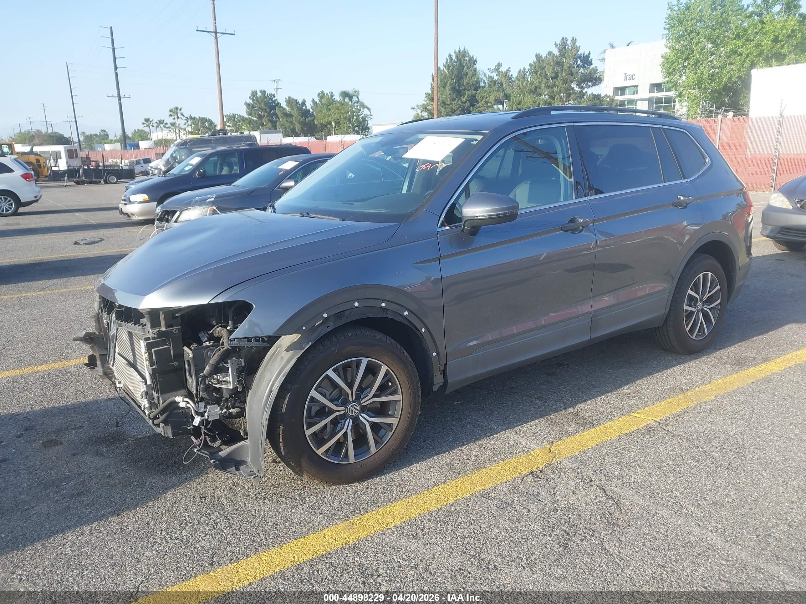 VOLKSWAGEN TIGUAN image 2