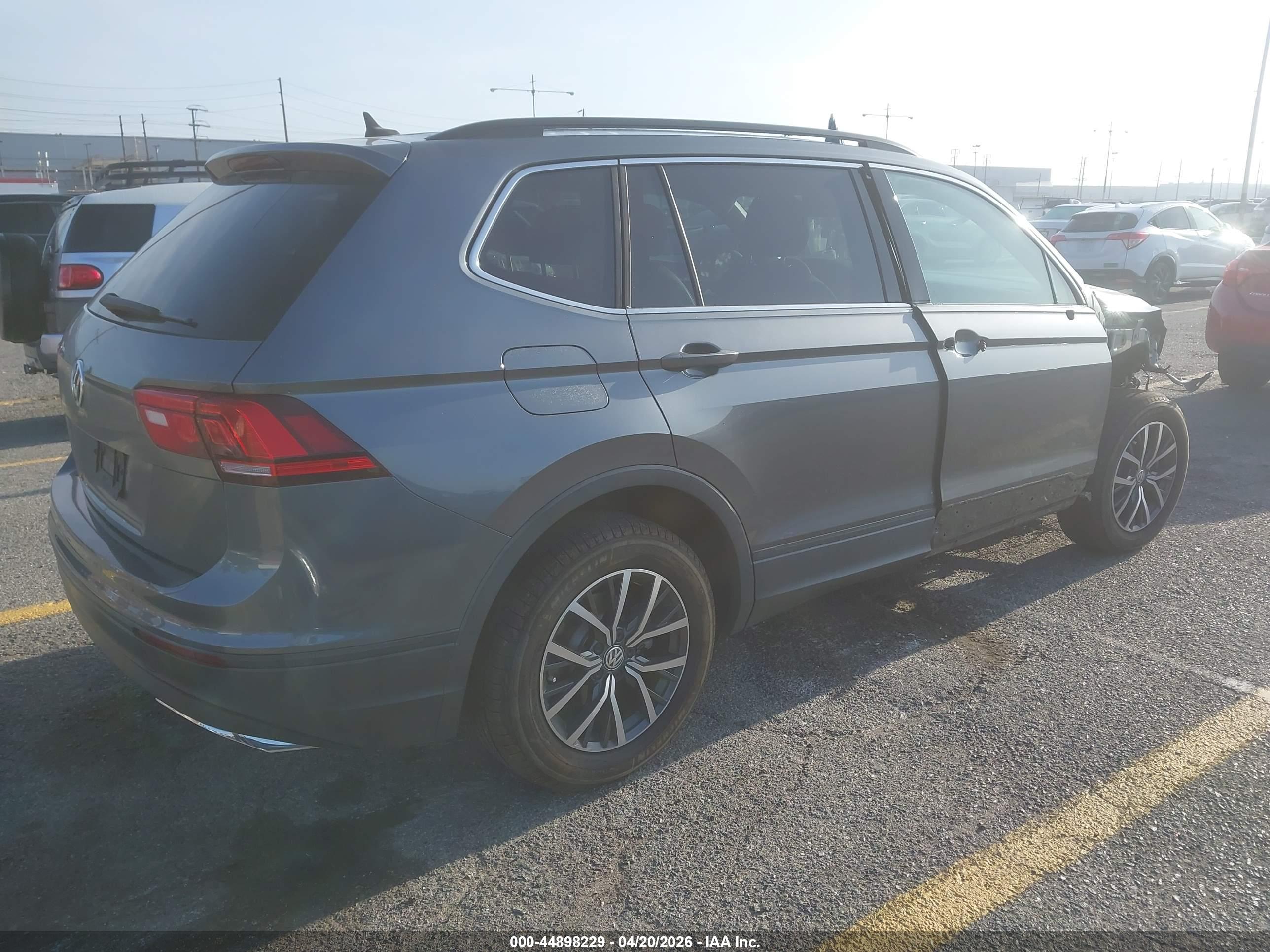 VOLKSWAGEN TIGUAN image 4