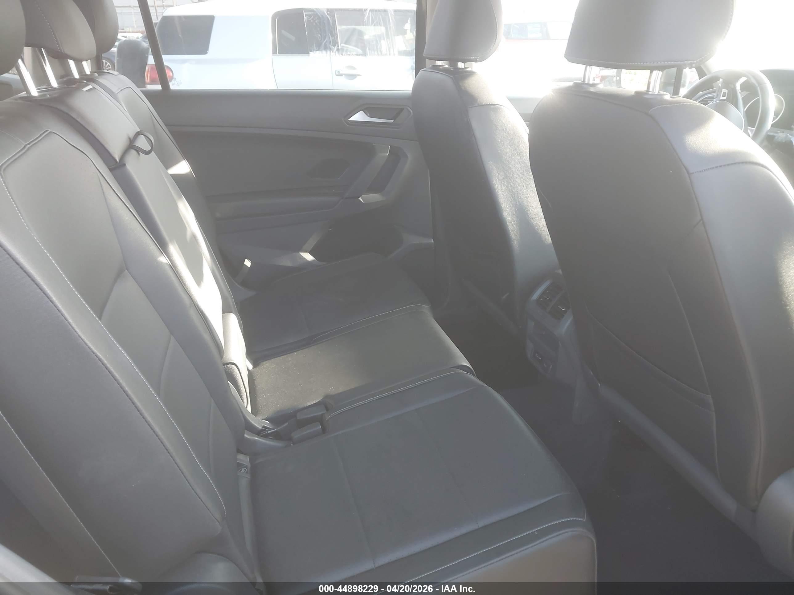VOLKSWAGEN TIGUAN image 8