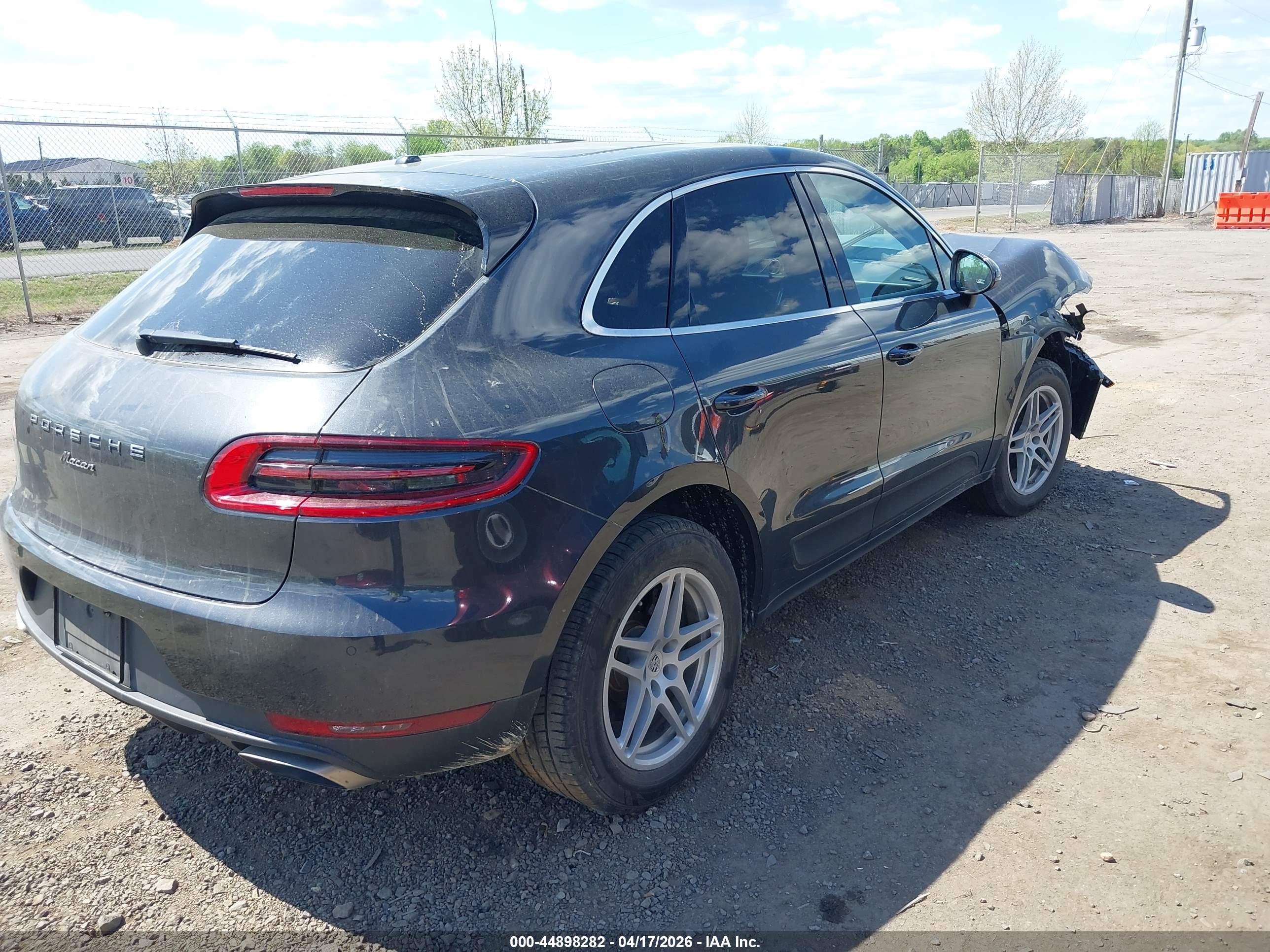 PORSCHE MACAN image 4