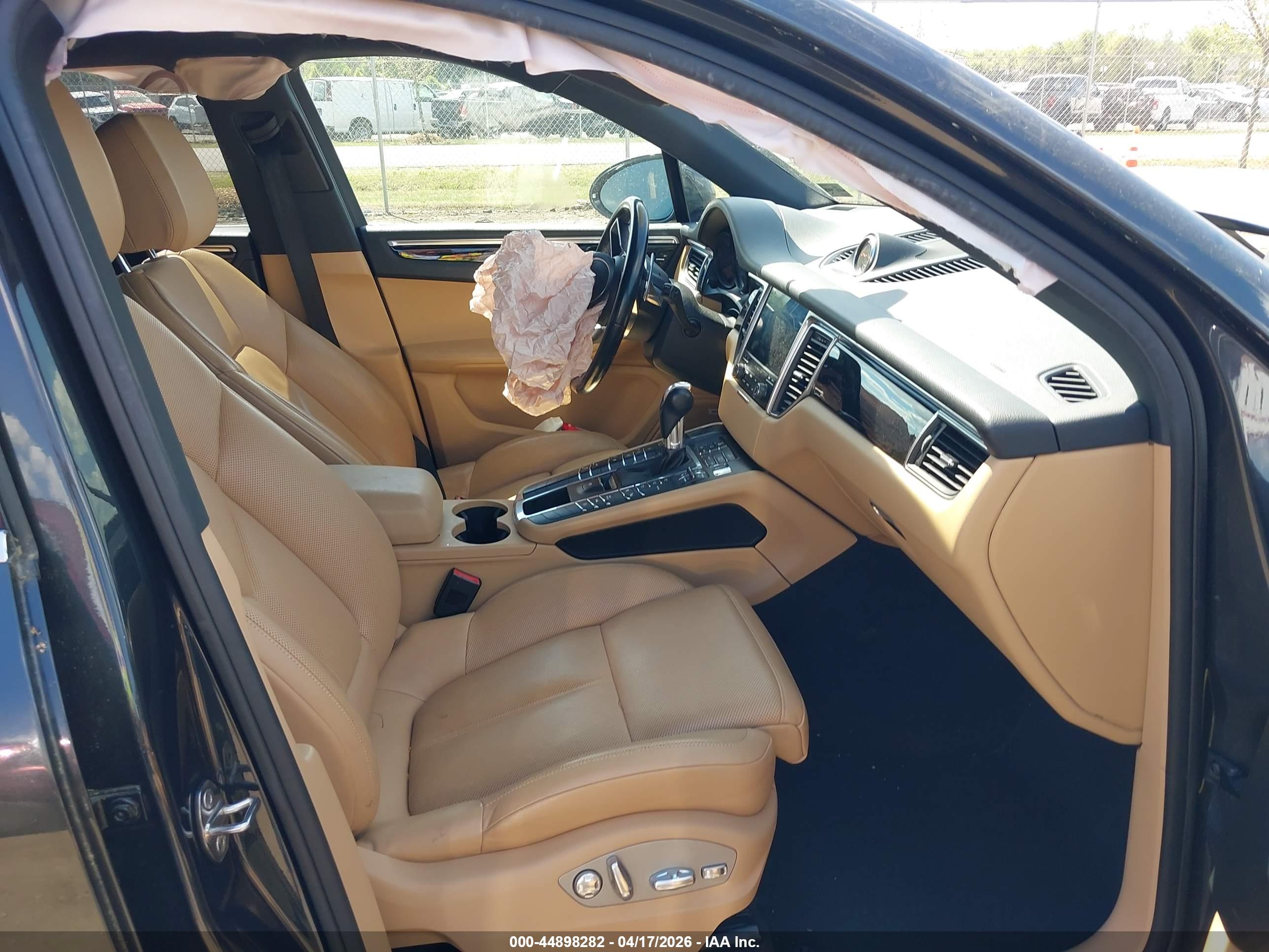 PORSCHE MACAN image 5