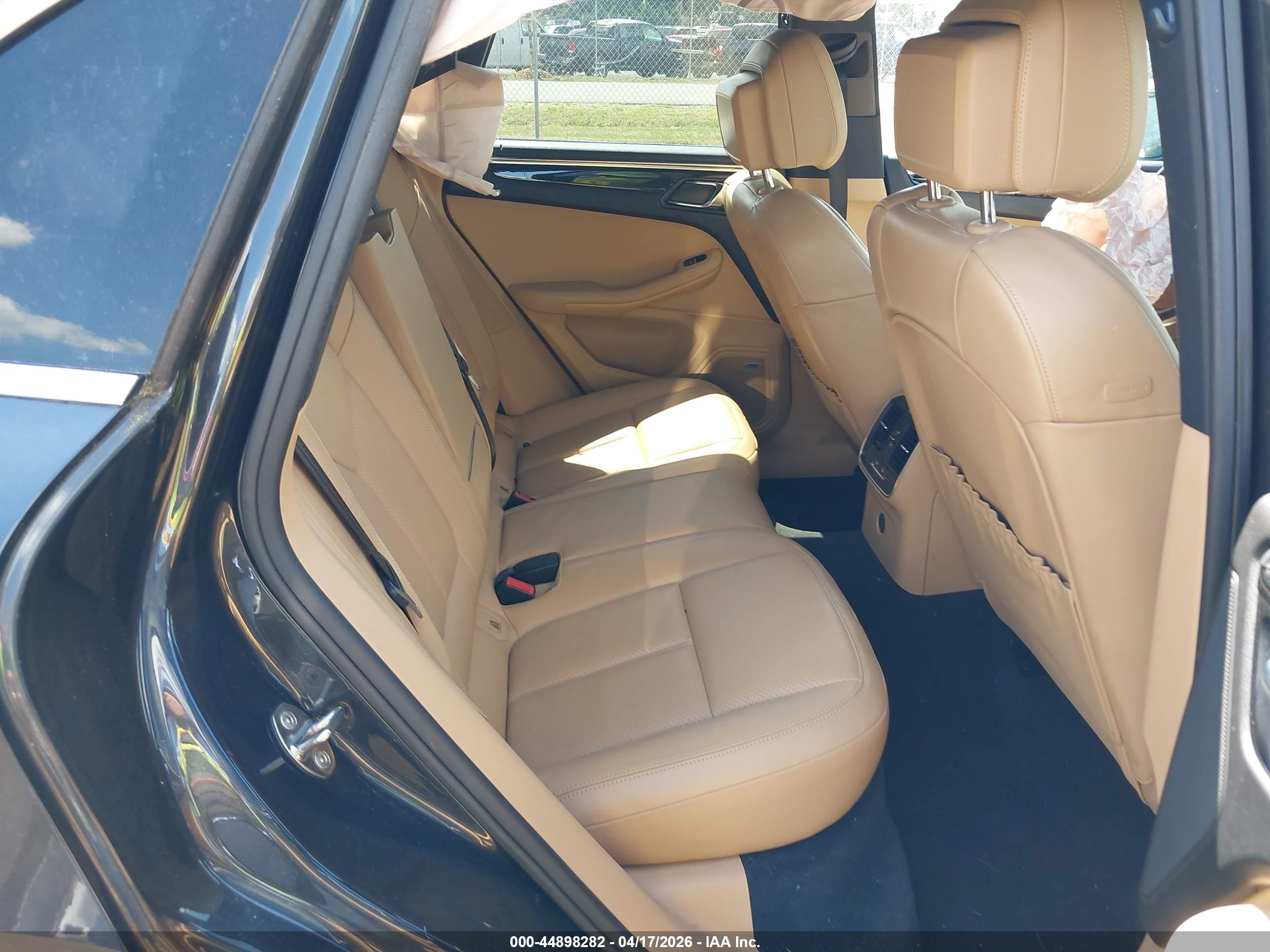 PORSCHE MACAN image 8