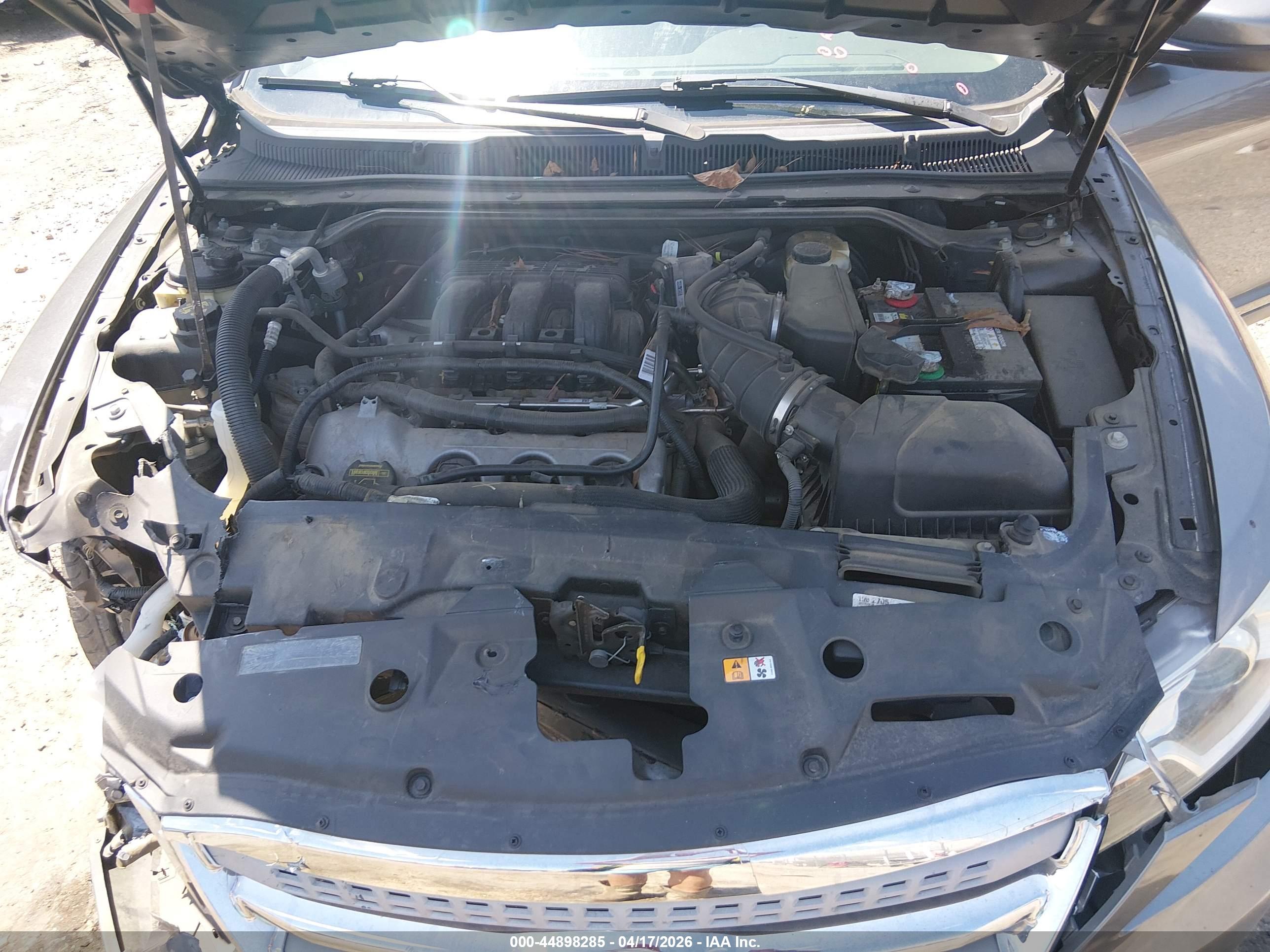 FORD TAURUS image 10