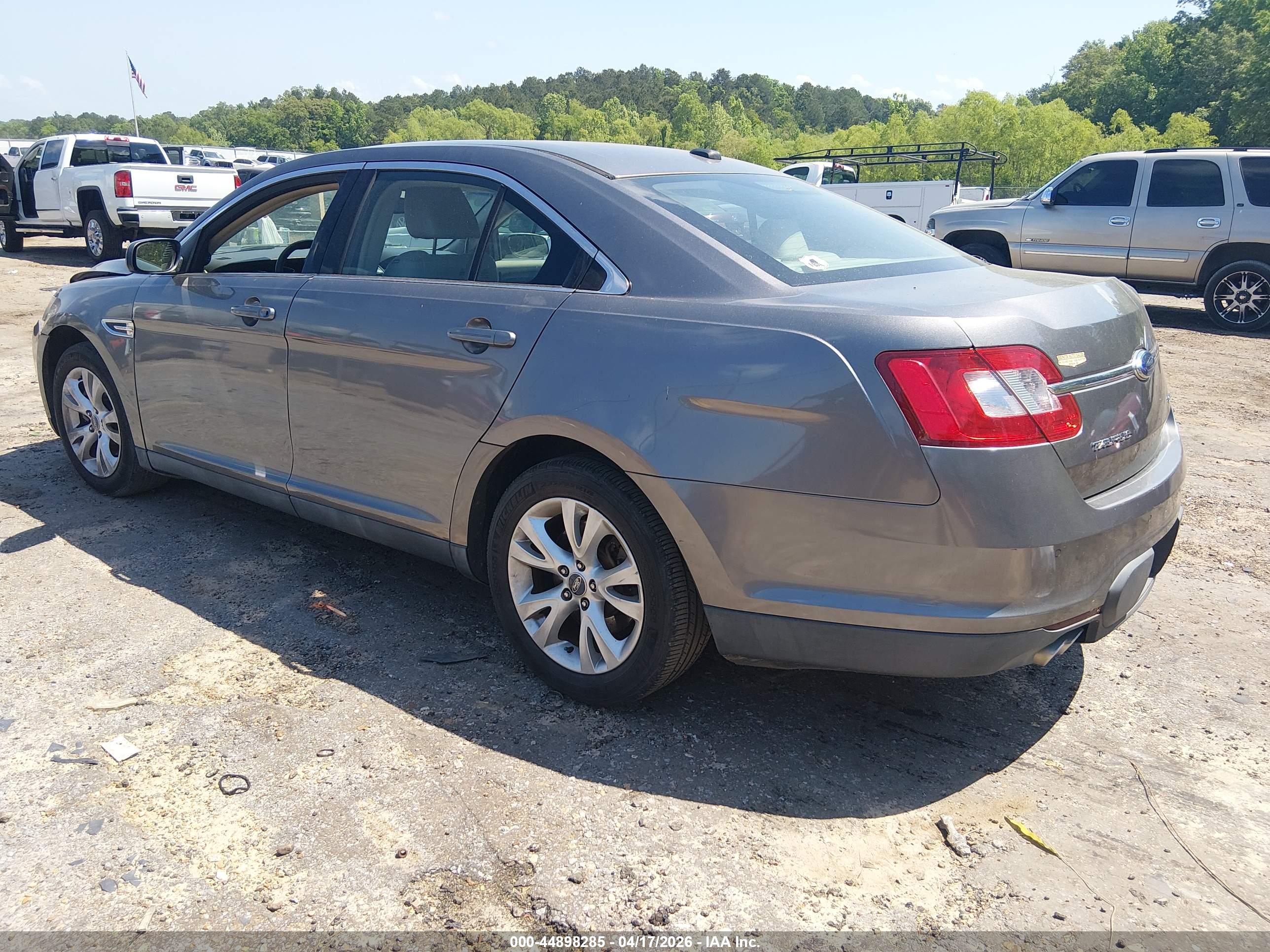 FORD TAURUS image 3