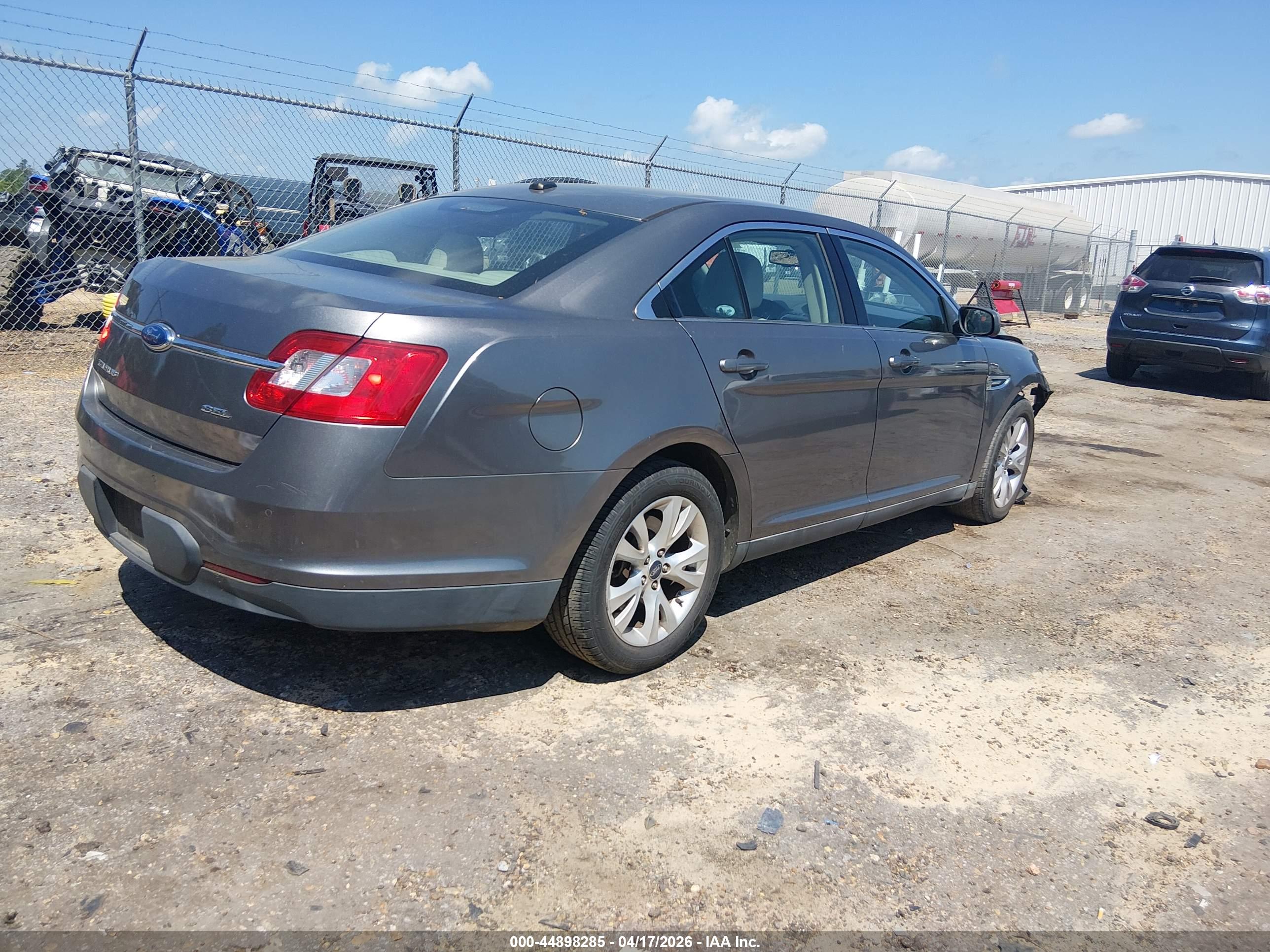 FORD TAURUS image 4