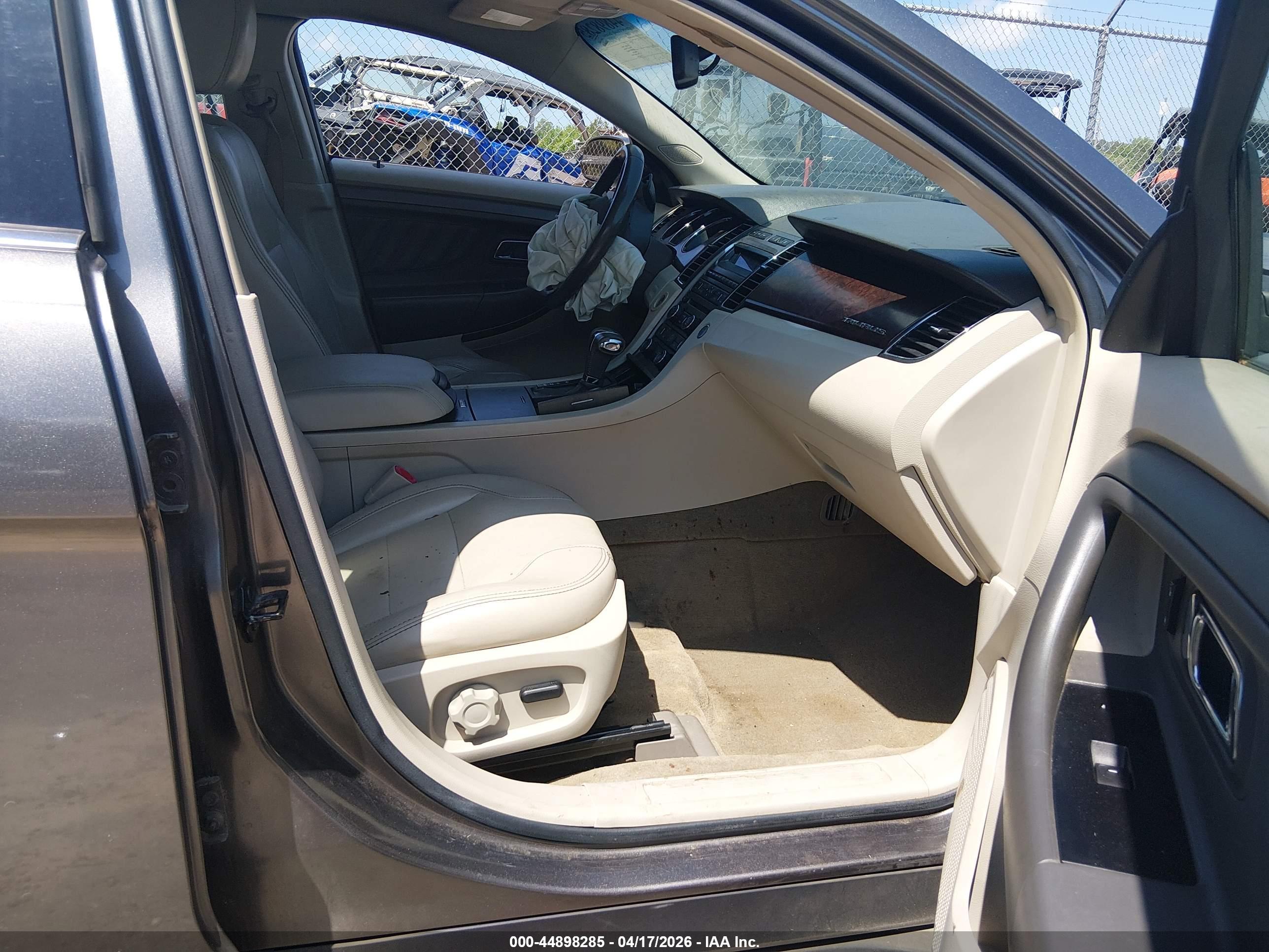 FORD TAURUS image 5
