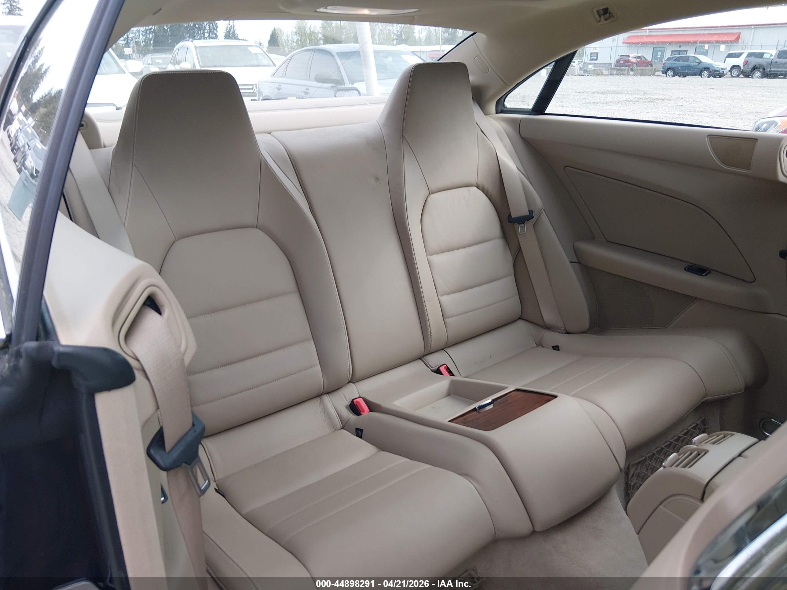 MERCEDES-BENZ E image 8