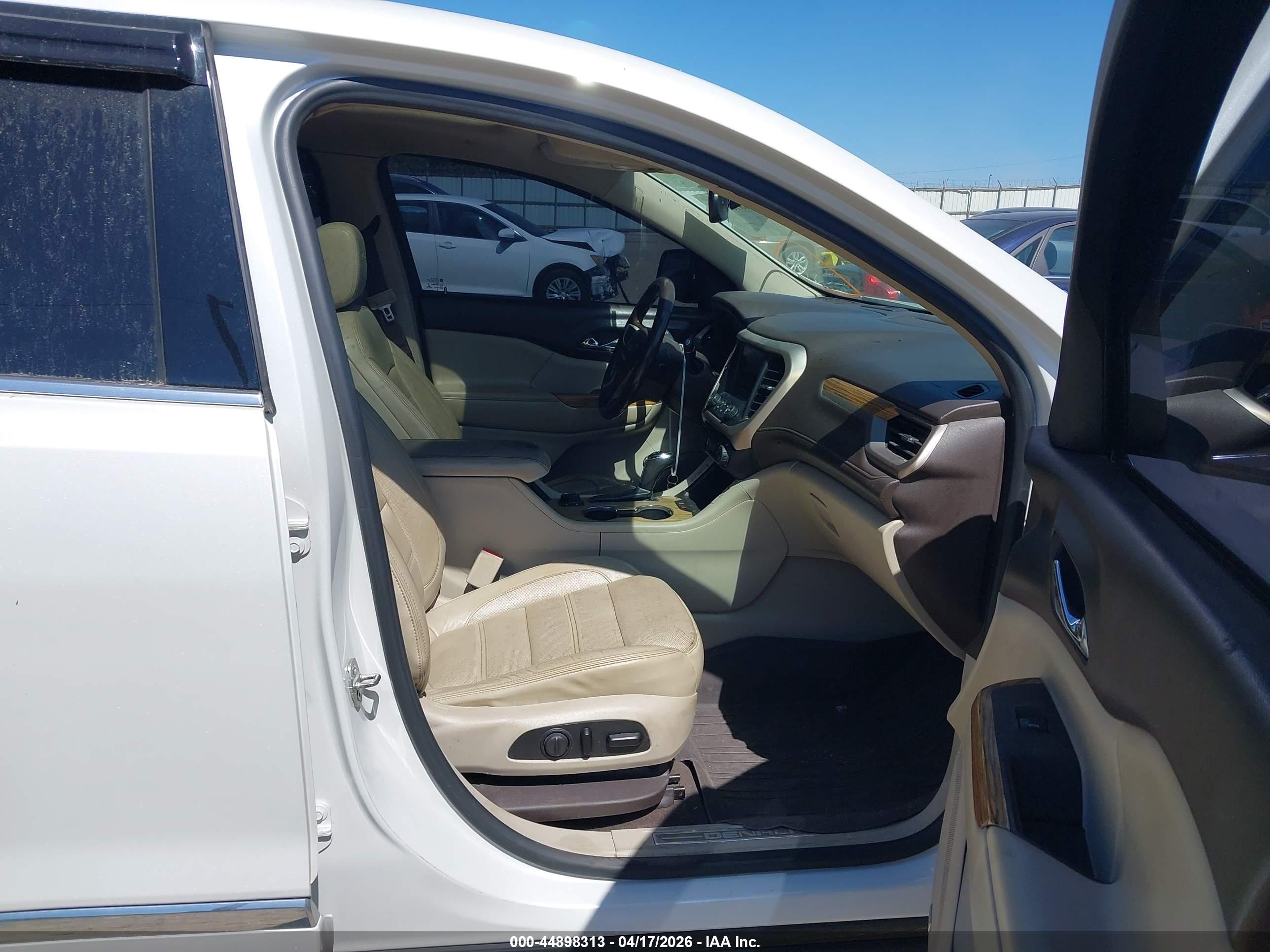 GMC ACADIA image 5
