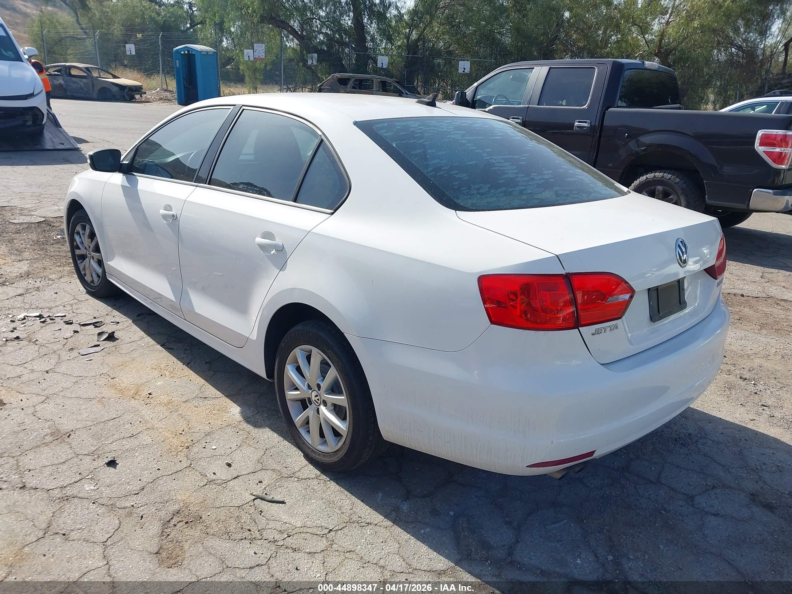 VOLKSWAGEN JETTA image 3