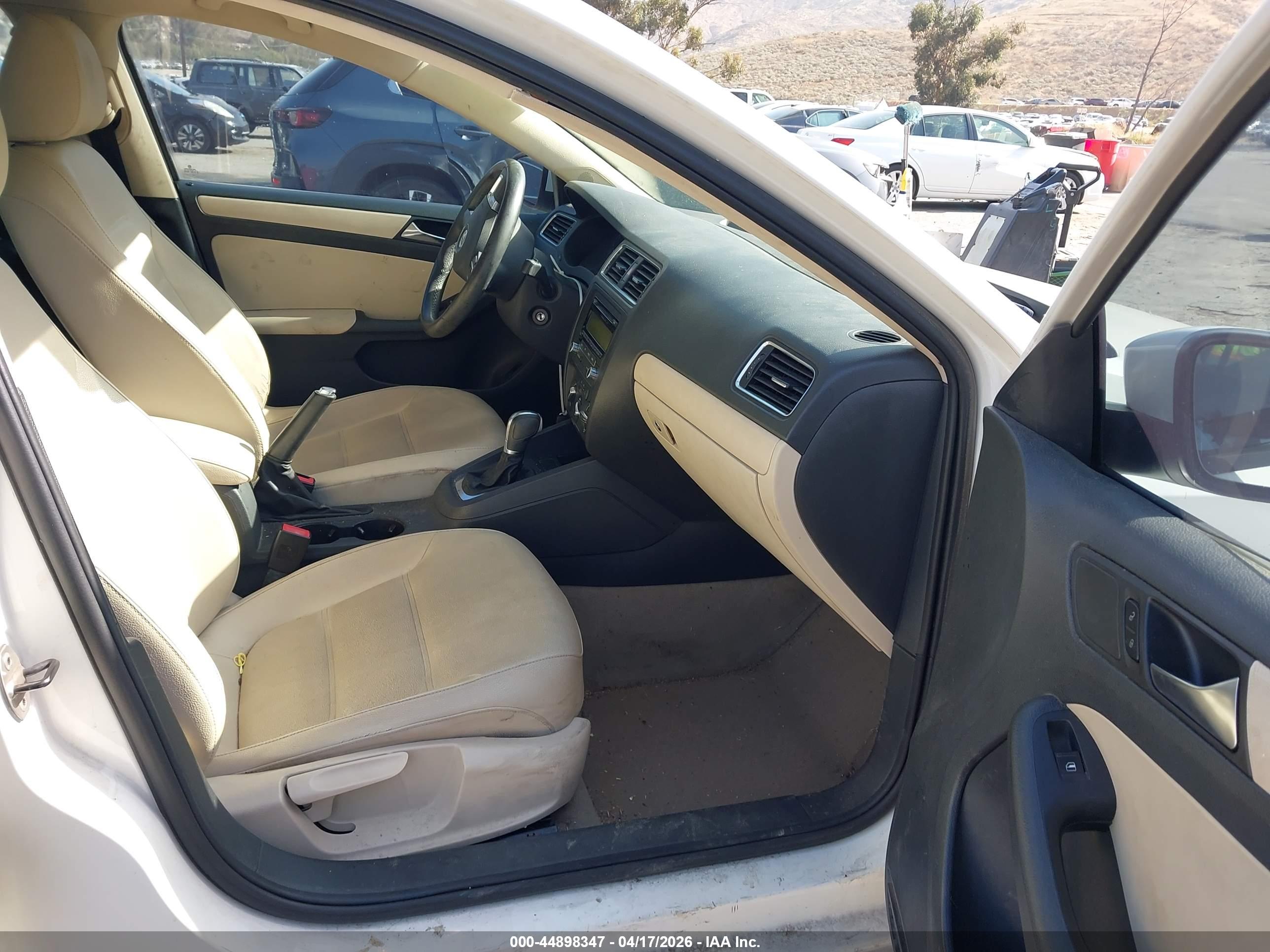 VOLKSWAGEN JETTA image 5