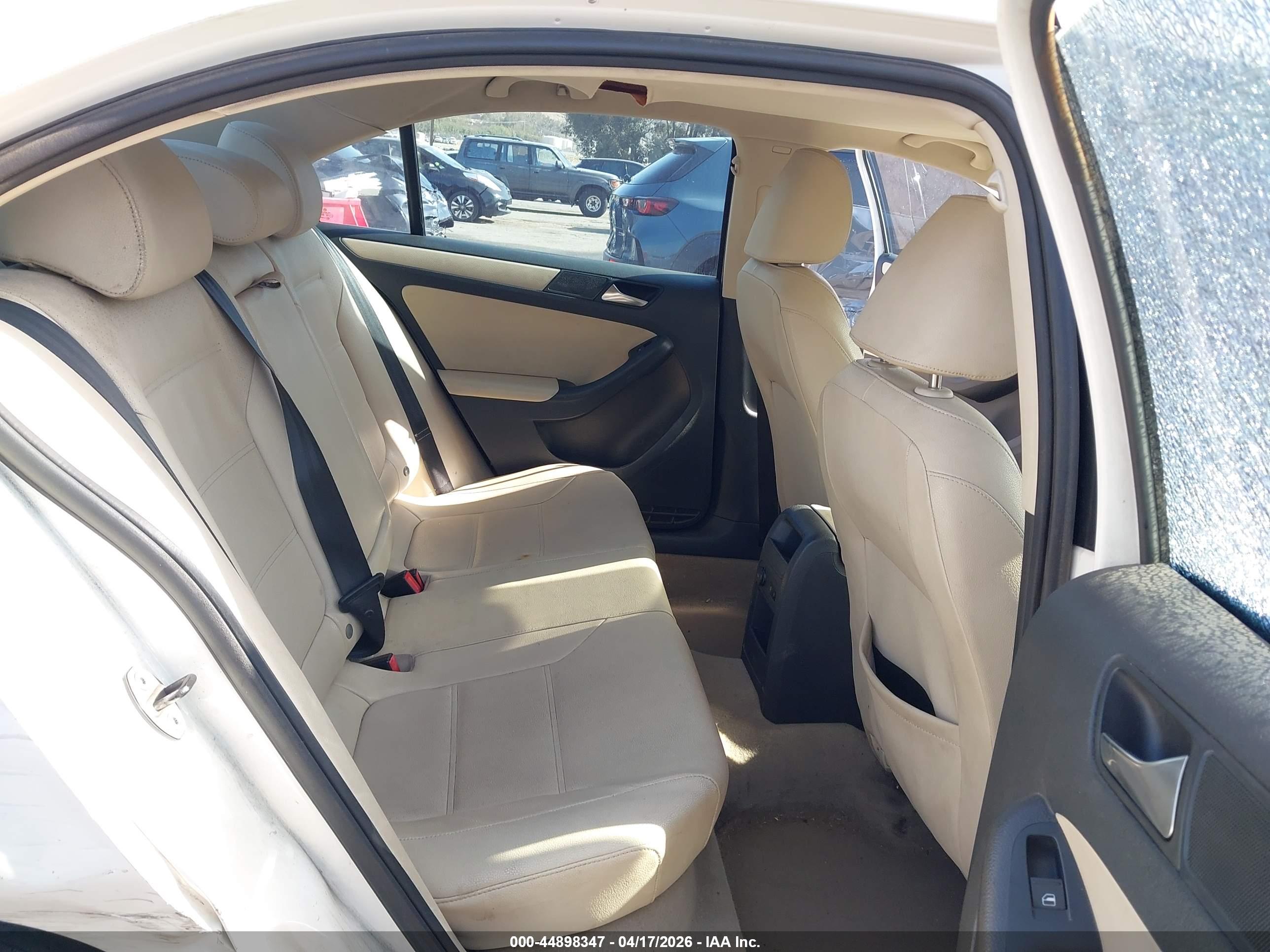 VOLKSWAGEN JETTA image 8