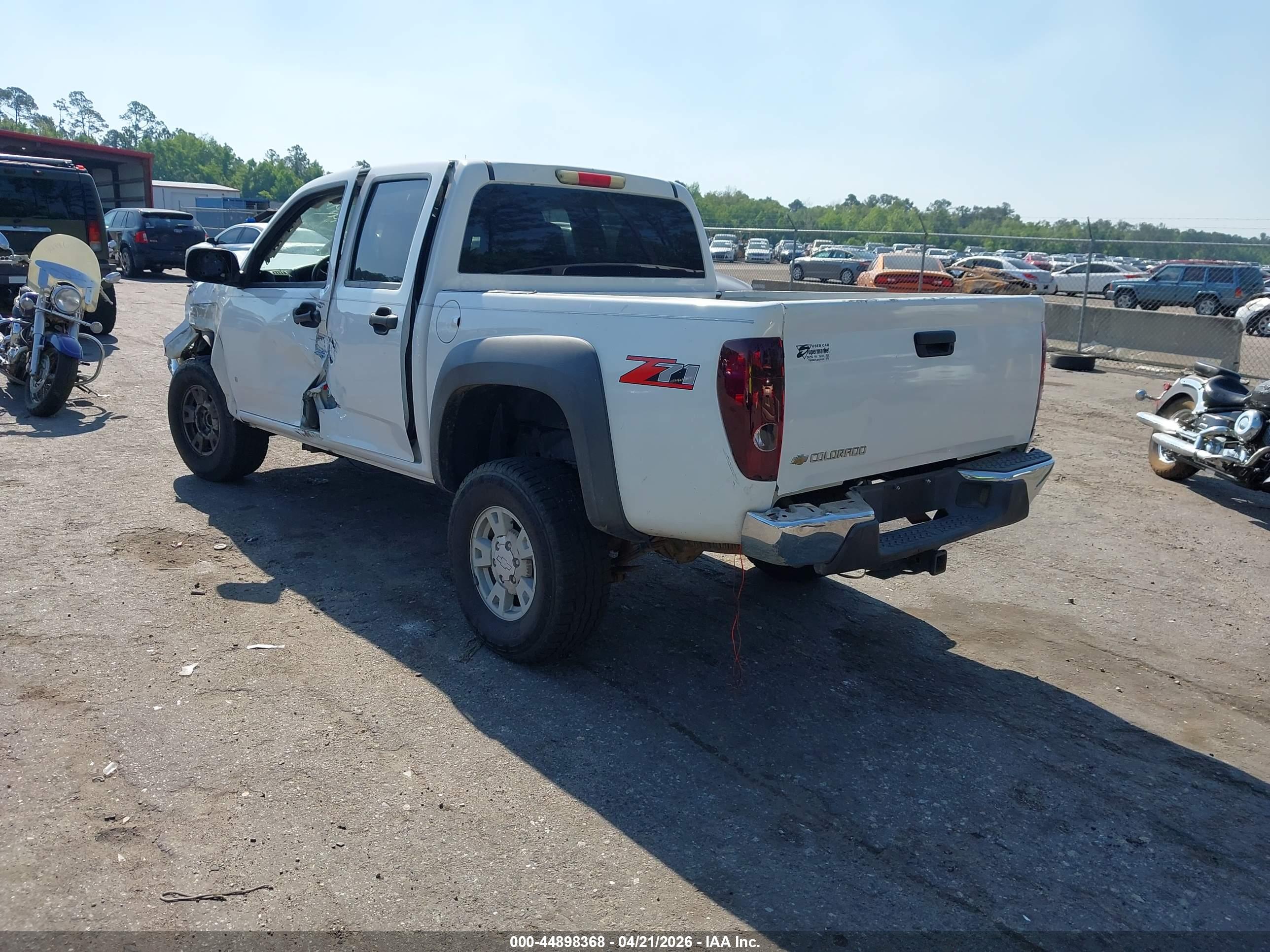 CHEVROLET COLORADO image 3