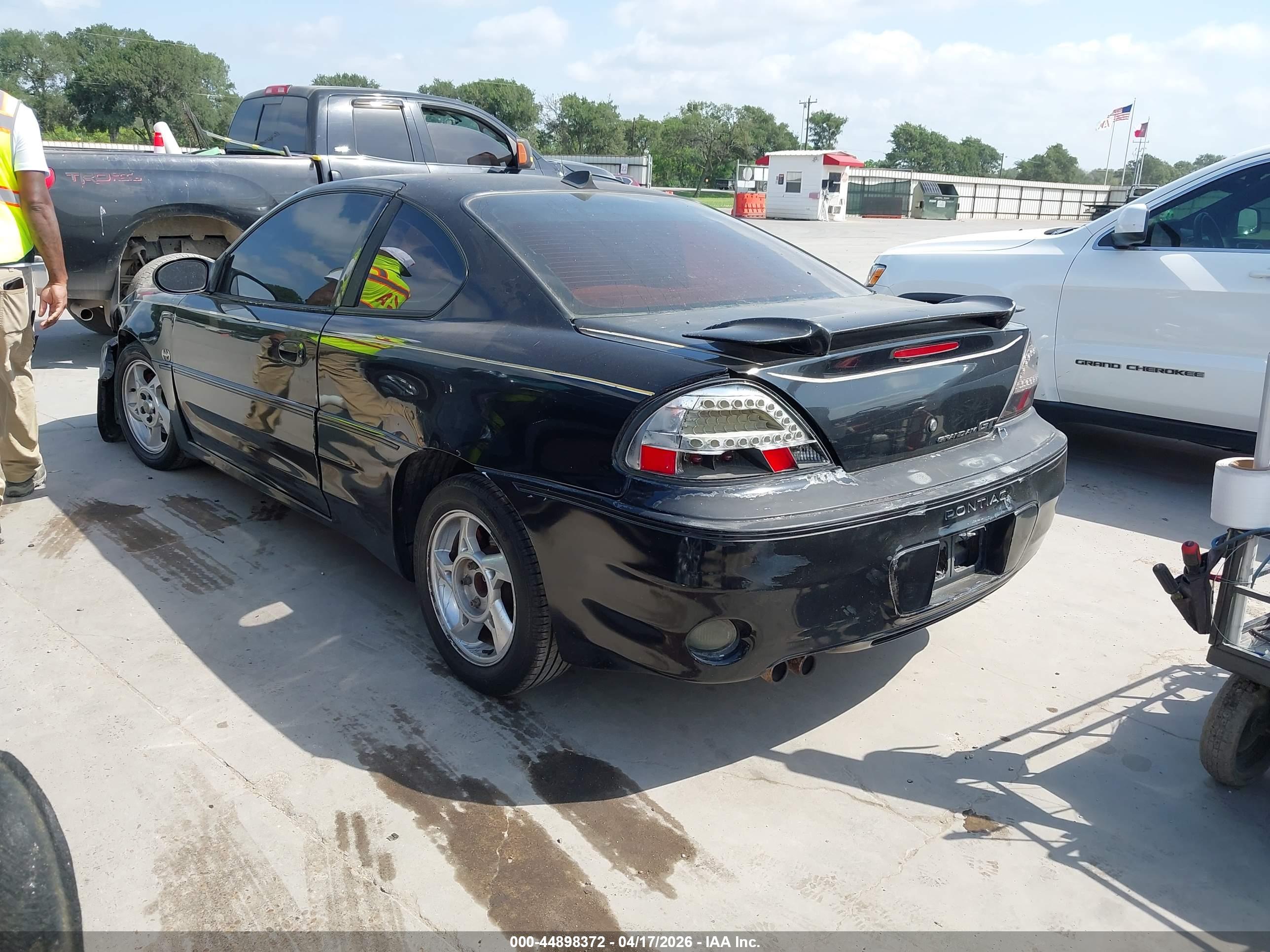 PONTIAC GRAND image 3