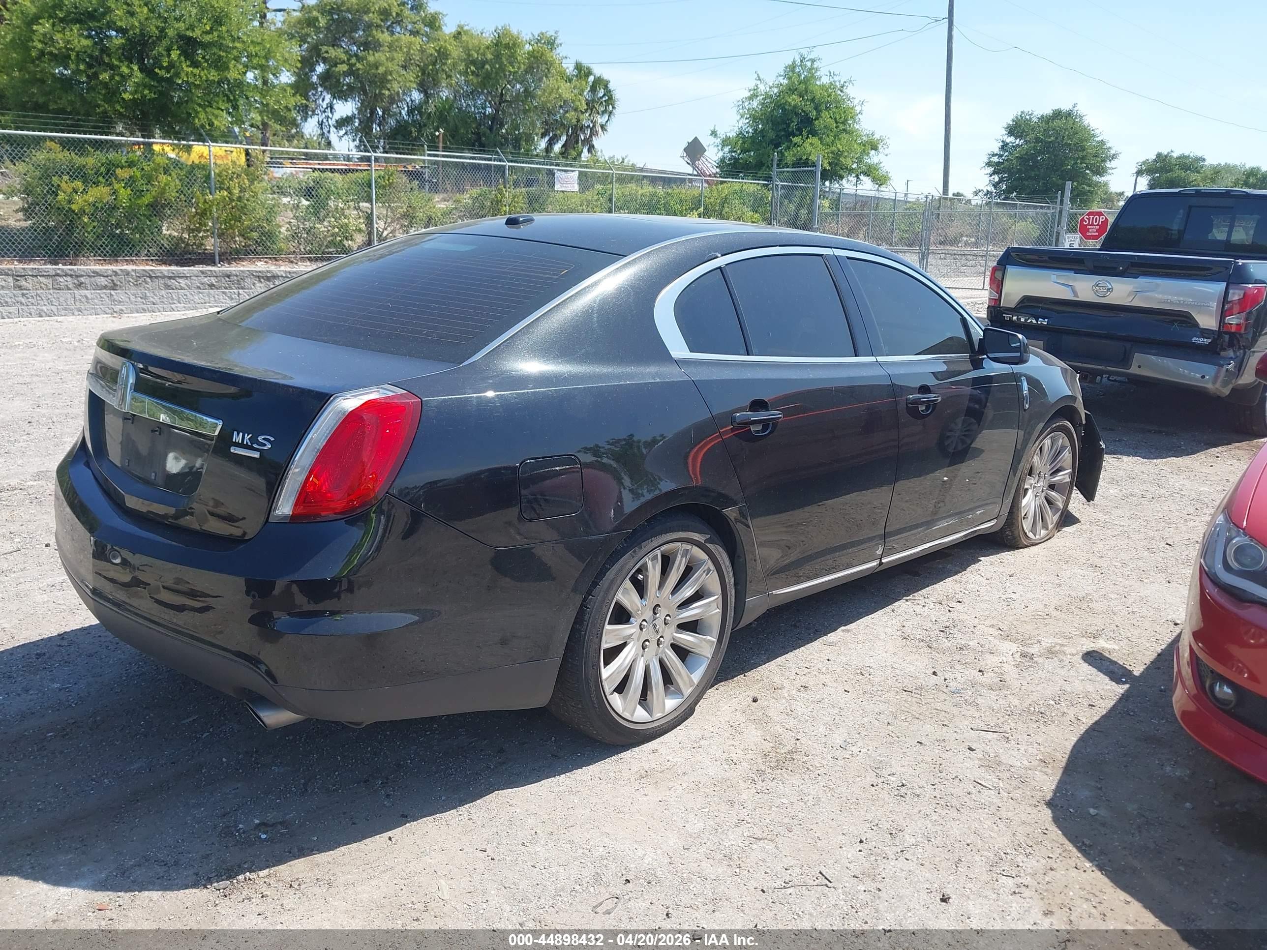 LINCOLN MKS image 4