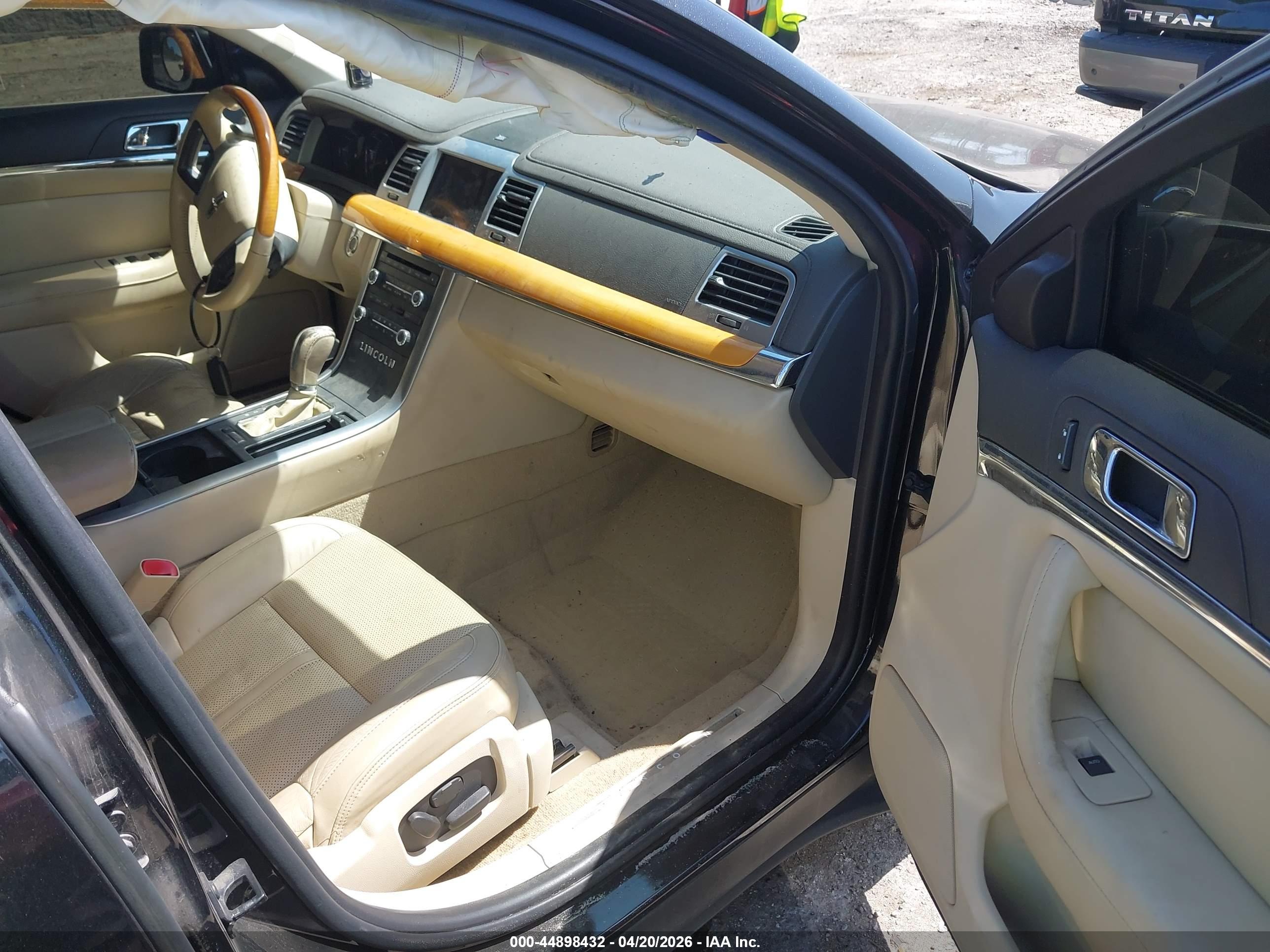 LINCOLN MKS image 5