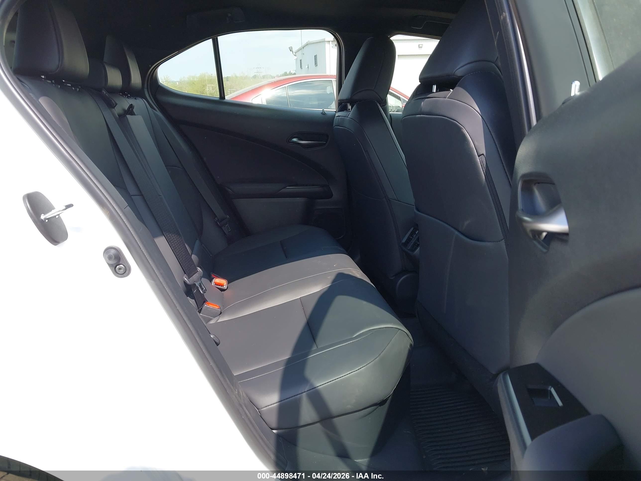 LEXUS UX image 8