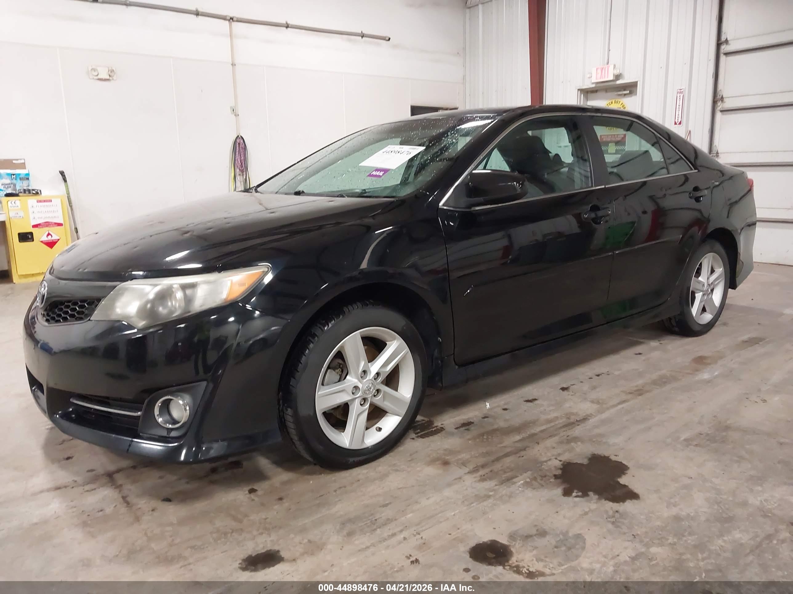 TOYOTA CAMRY image 2
