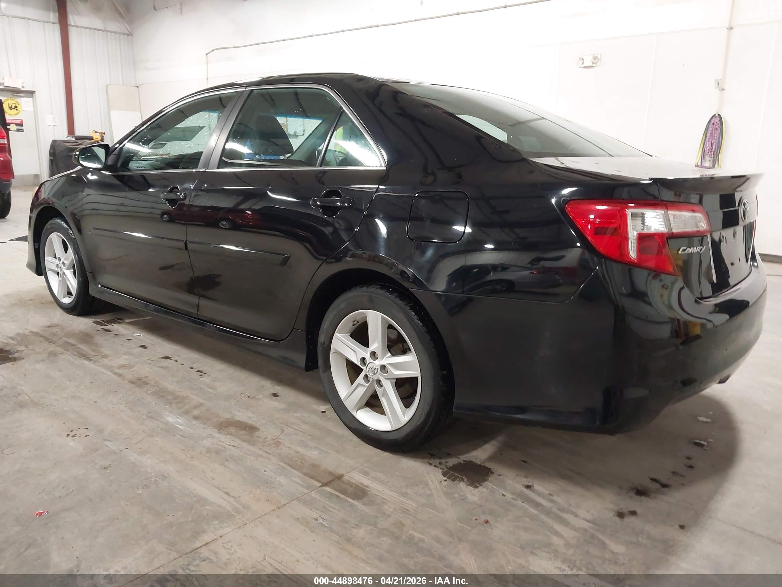 TOYOTA CAMRY image 3