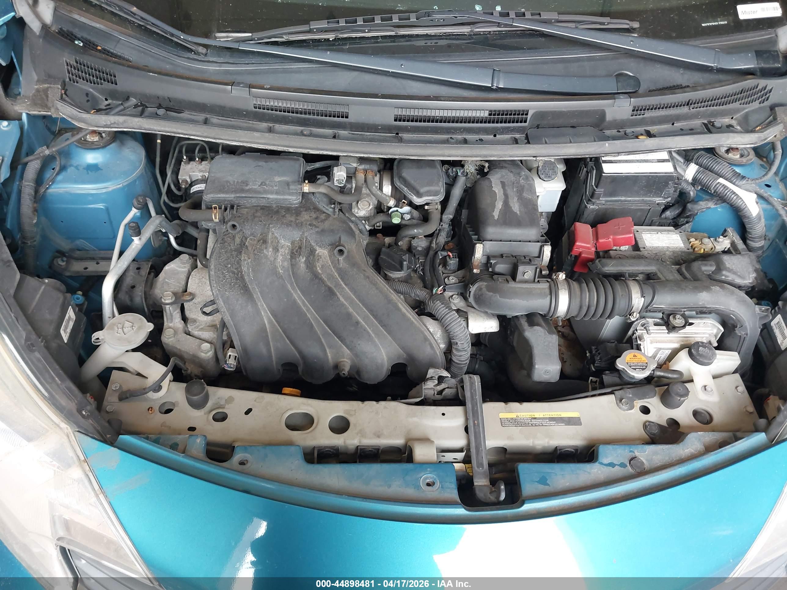 NISSAN VERSA image 10